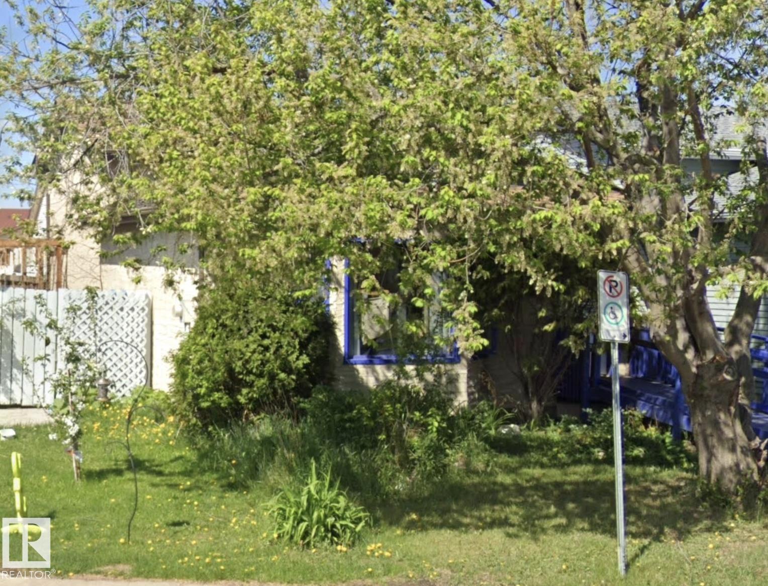 8316 157 AV NW, Edmonton, Alberta