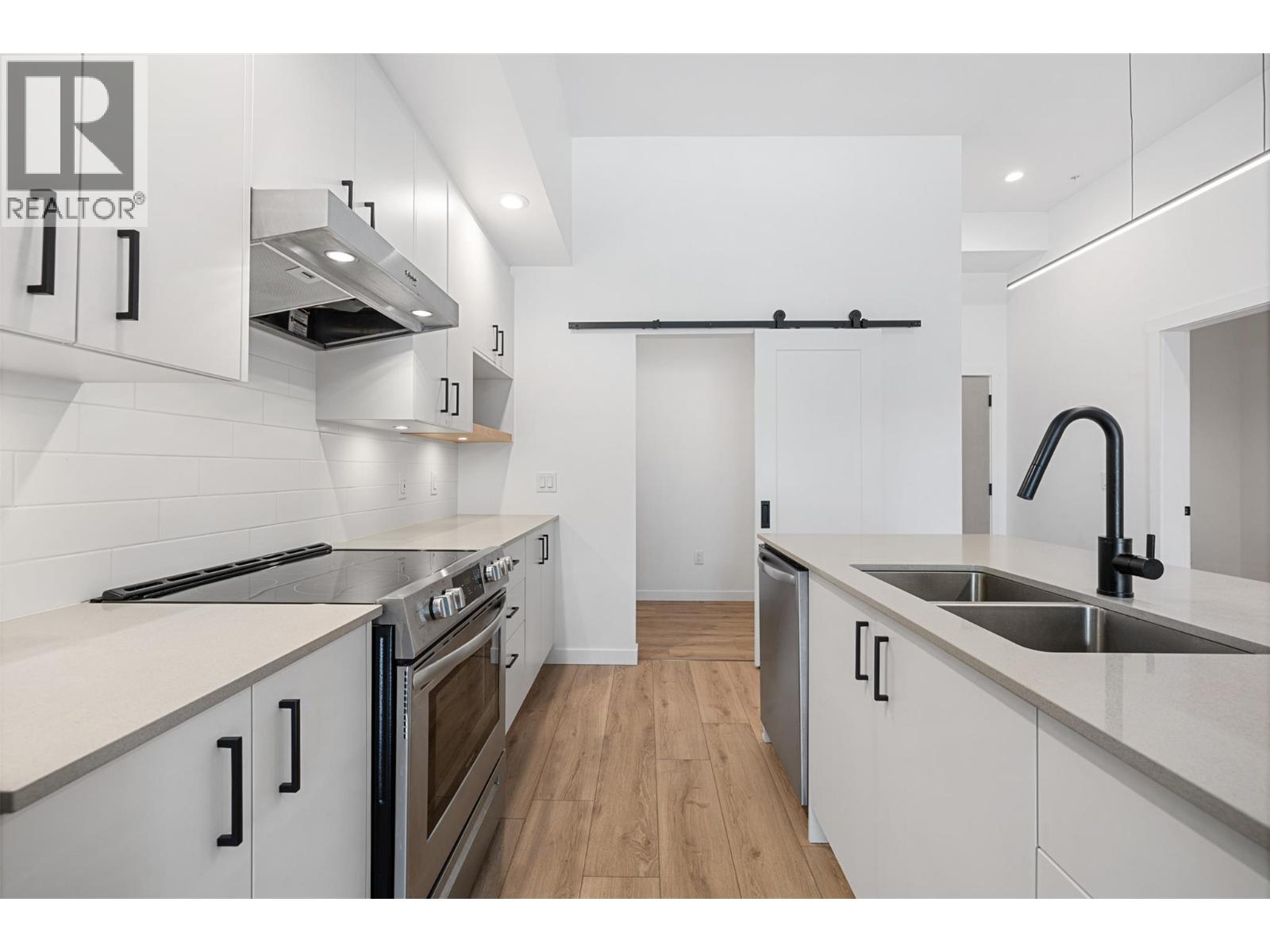 660 Cawston Avenue Unit# 111, Kelowna, British Columbia  V1Y 9M1 - Photo 5 - 10393711