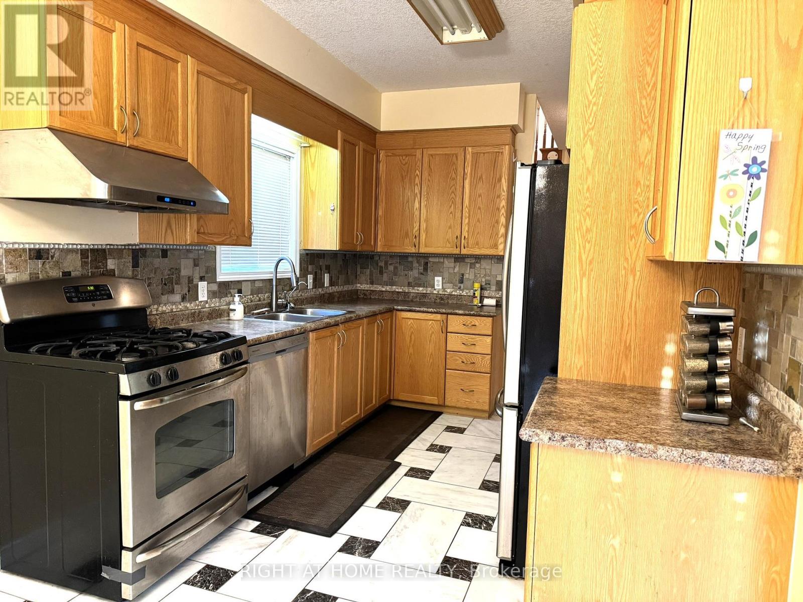 252 Lemon Grass Crescent, Kitchener, Ontario  N2N 3R5 - Photo 7 - X13533832
