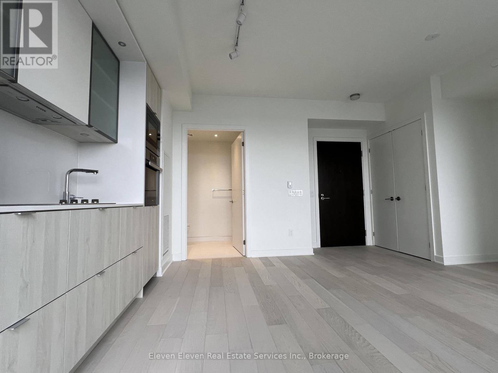 2402 - 11 YORKVILLE AVENUE, Toronto, Ontario