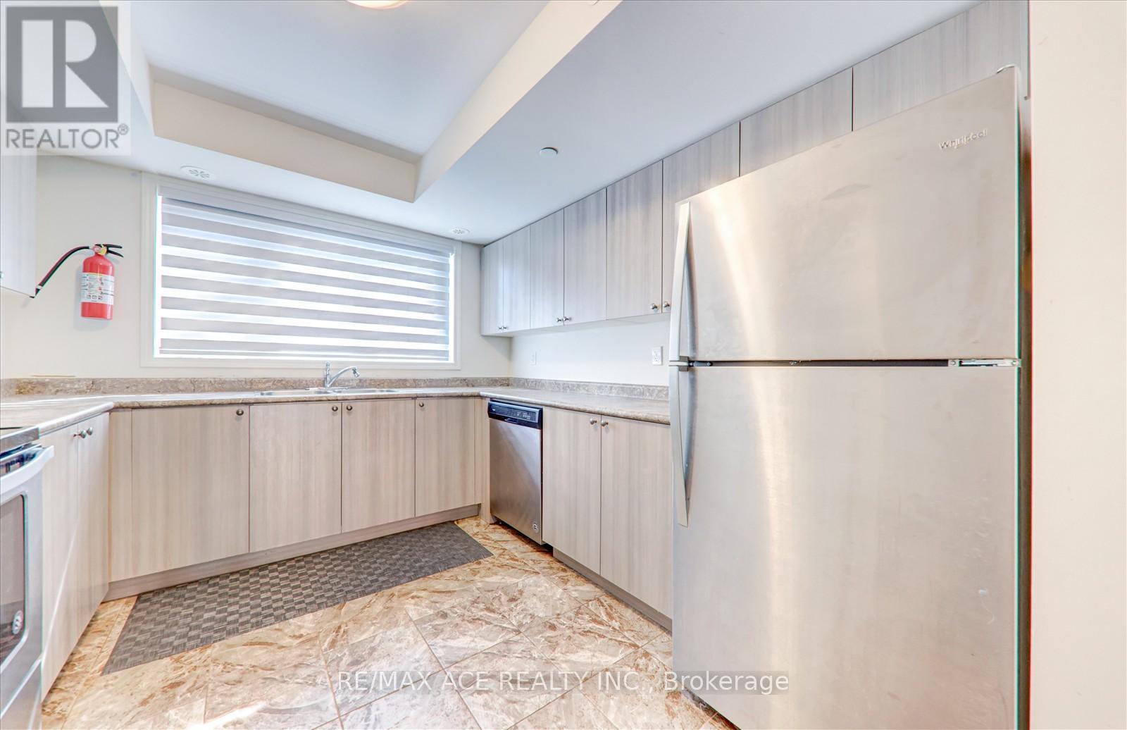 2538 Rosedrop Path, Oshawa, Ontario L1L 0H4 - Photo 6 - E13533800