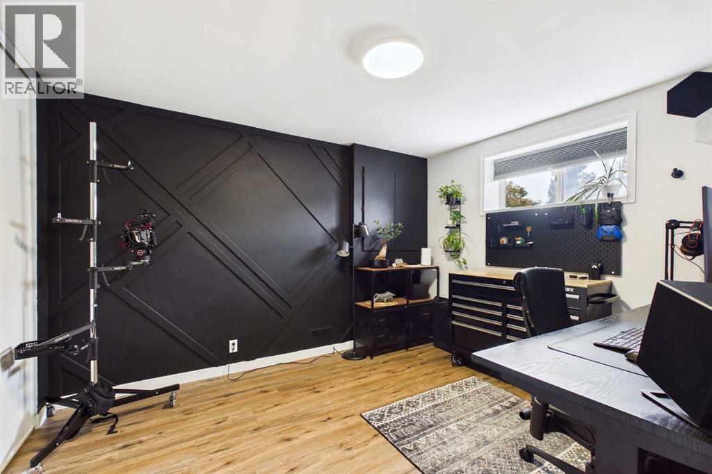 58 Hidden Crescent NW, Calgary, Alberta  T3A 5L4 - Photo 31 - A2326842