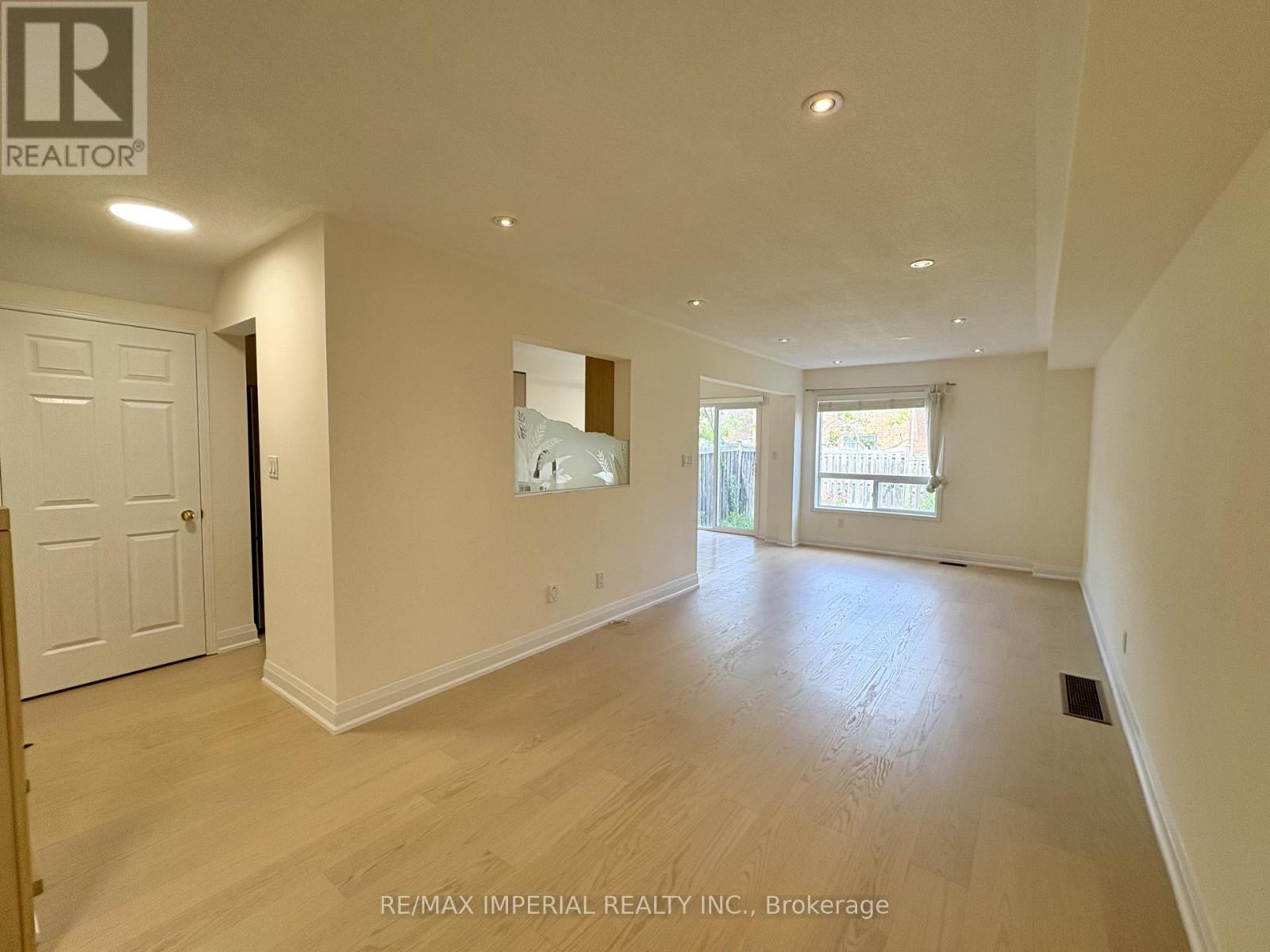 70 Maffey Crescent, Richmond Hill, Ontario L4S 0A7 - Photo 2 - N13533836