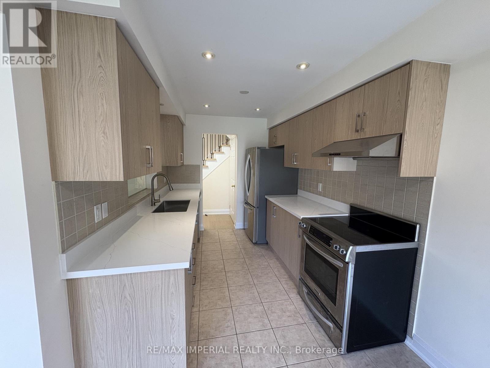 70 Maffey Crescent, Richmond Hill, Ontario L4S 0A7 - Photo 5 - N13533836
