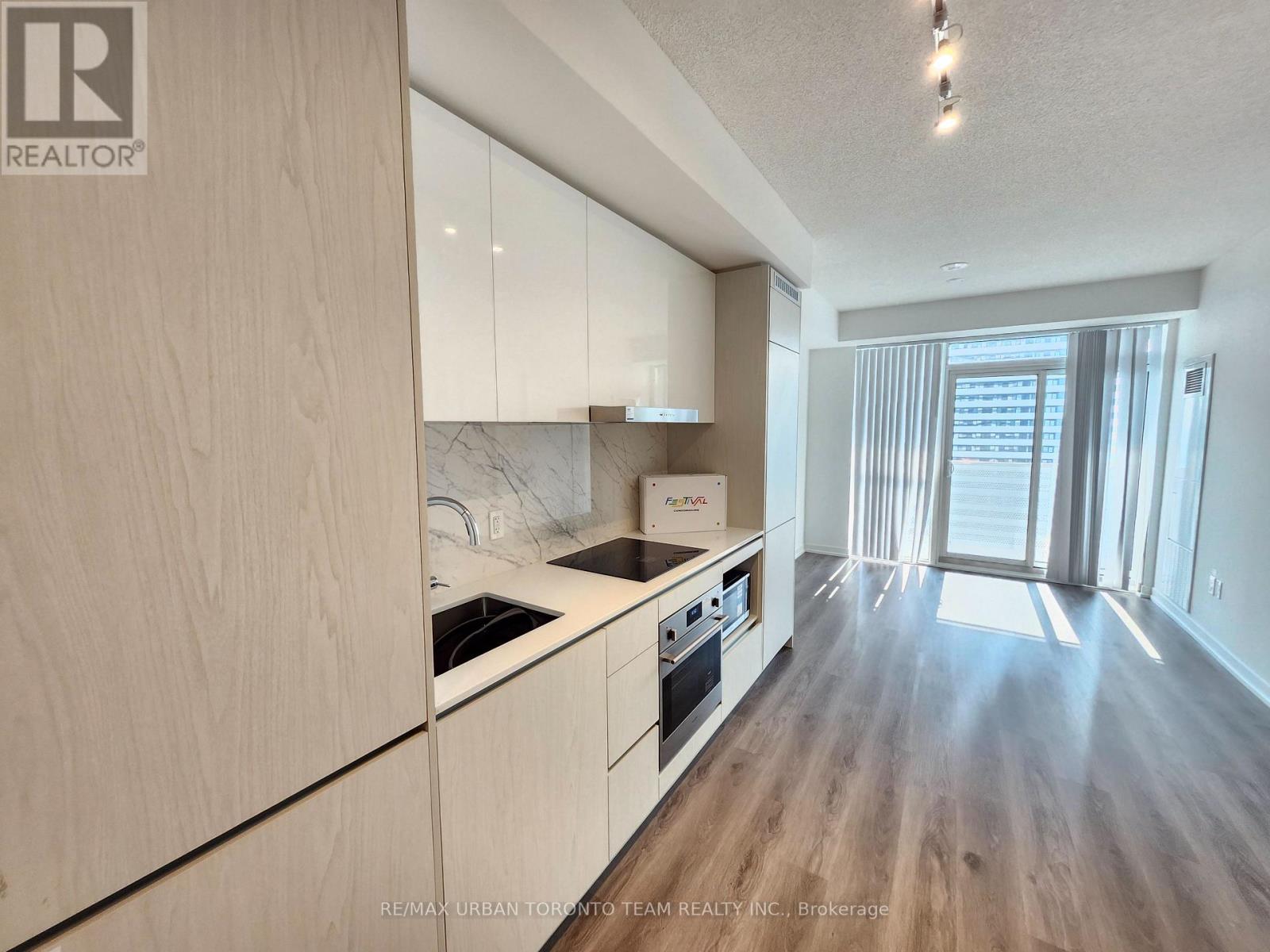 2716 - 28 Interchange Way, Vaughan, Ontario L4K 0P8 - Photo 2 - N13533850