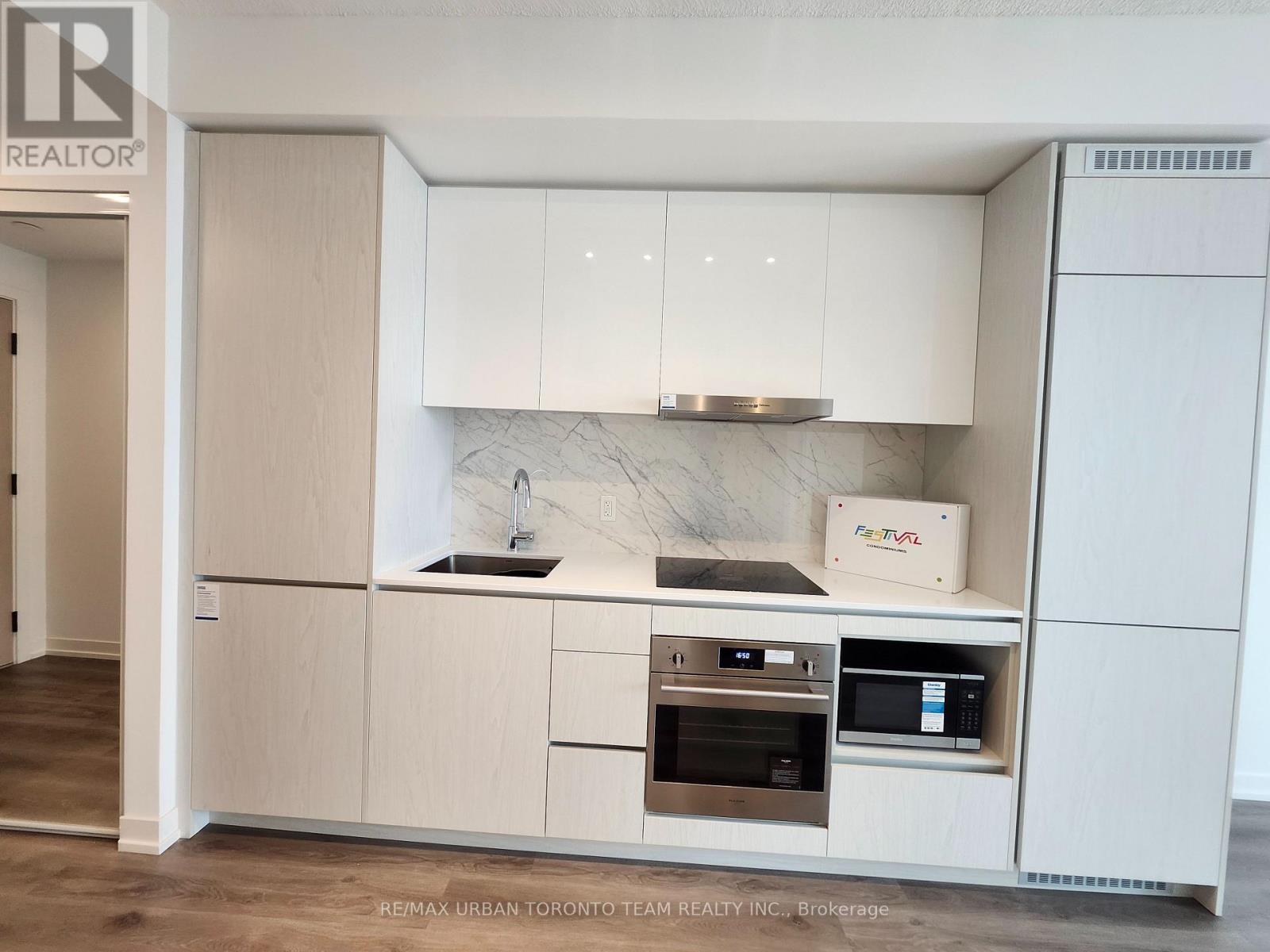 2716 - 28 Interchange Way, Vaughan, Ontario L4K 0P8 - Photo 3 - N13533850