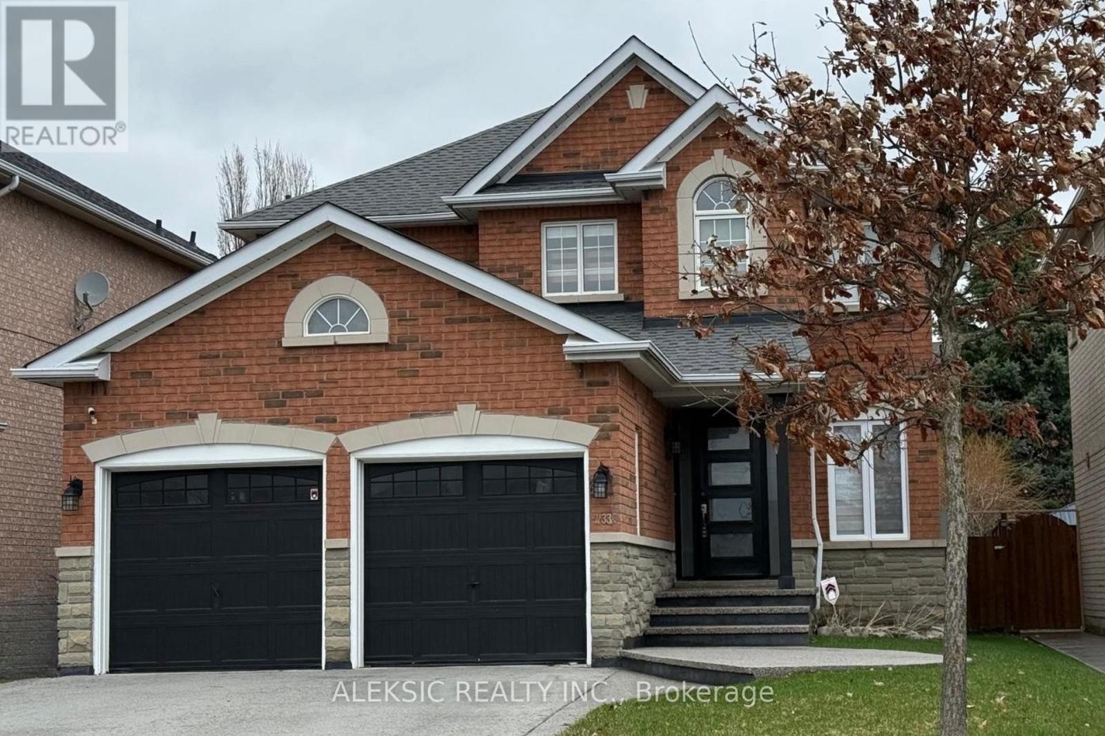 33 Hillpath Crescent, Brampton, Ontario  L6Z 4T7 - Photo 1 - W13533900