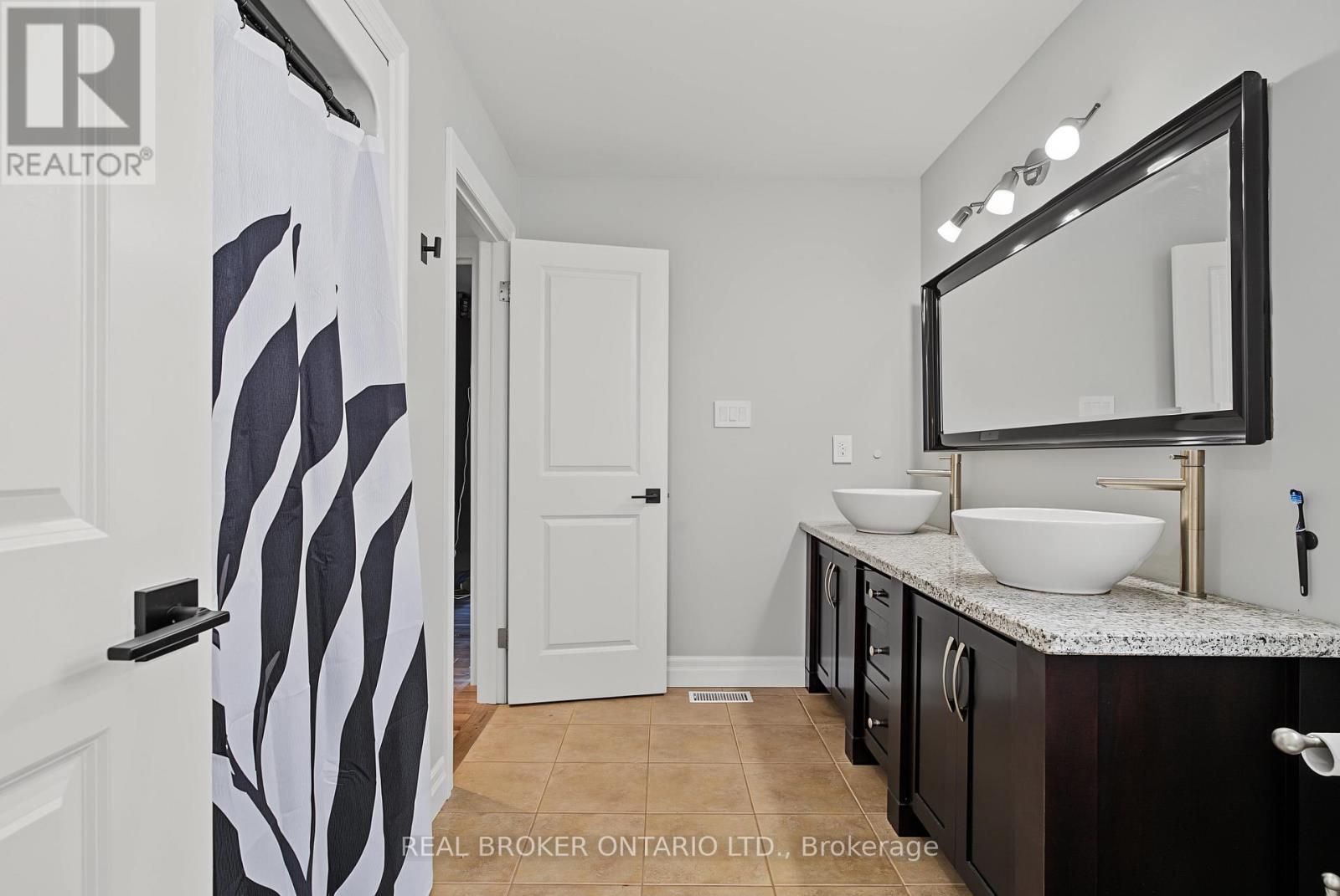 422 Rideau River Street, Waterloo, Ontario  N2V 2Y4 - Photo 35 - X13533822