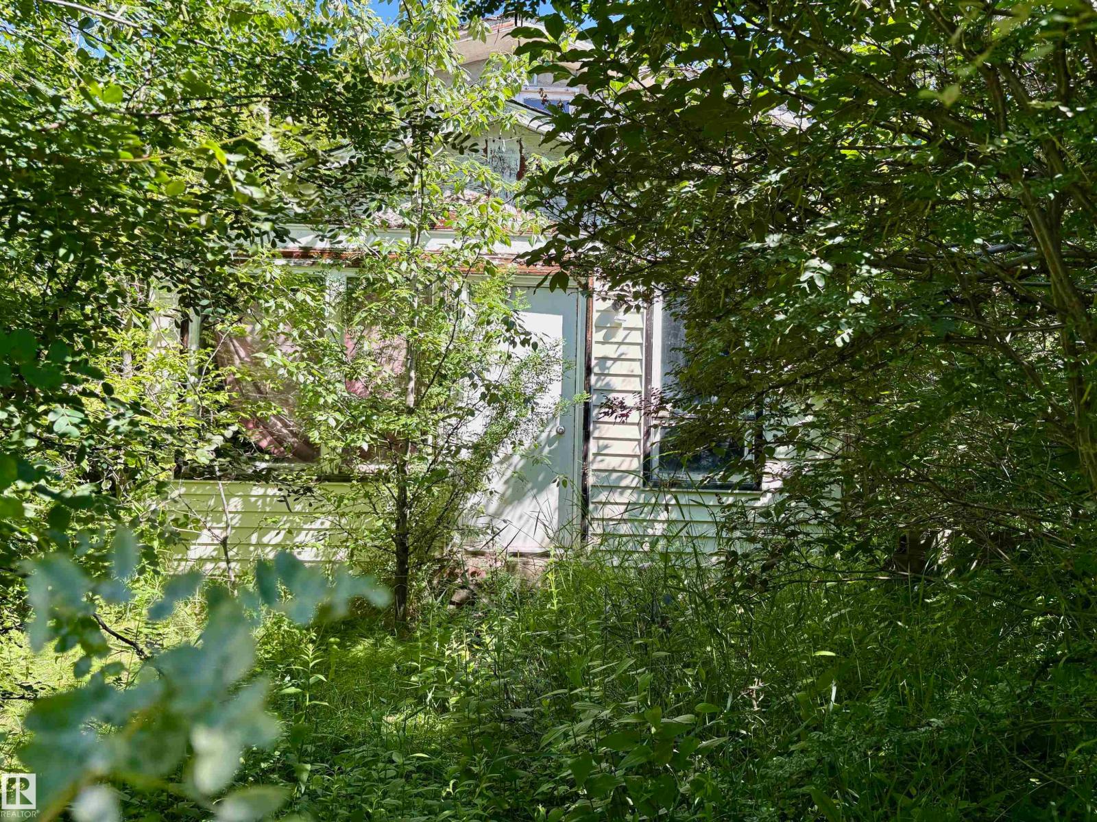 5216 & 5618 50 AV, Therien, Alberta