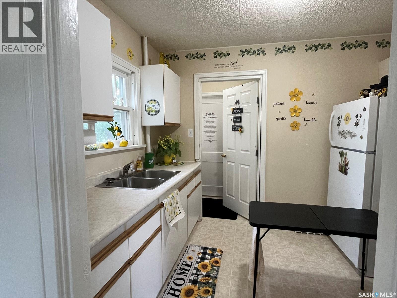 1501 3rd Street, Estevan, Saskatchewan  S4A 0S5 - Photo 2 - SK041792