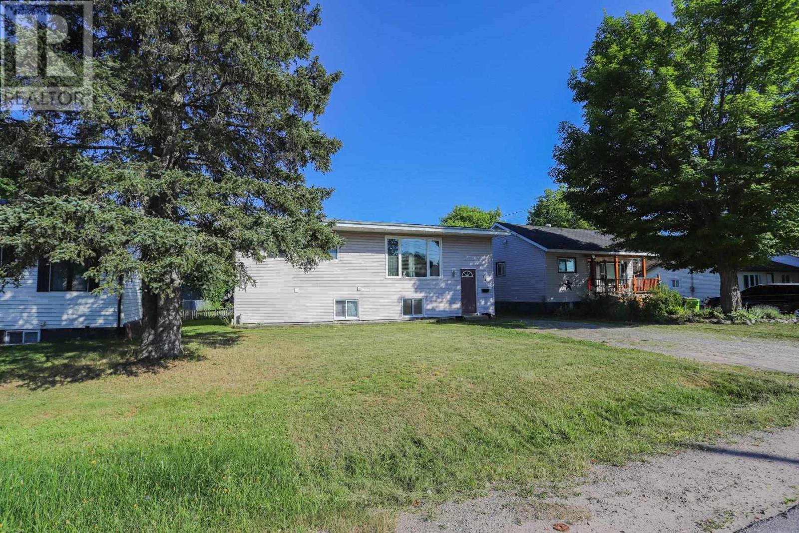 81 Anna St, Sault Ste. Marie, Ontario  P6B 3S7 - Photo 3 - SM261760