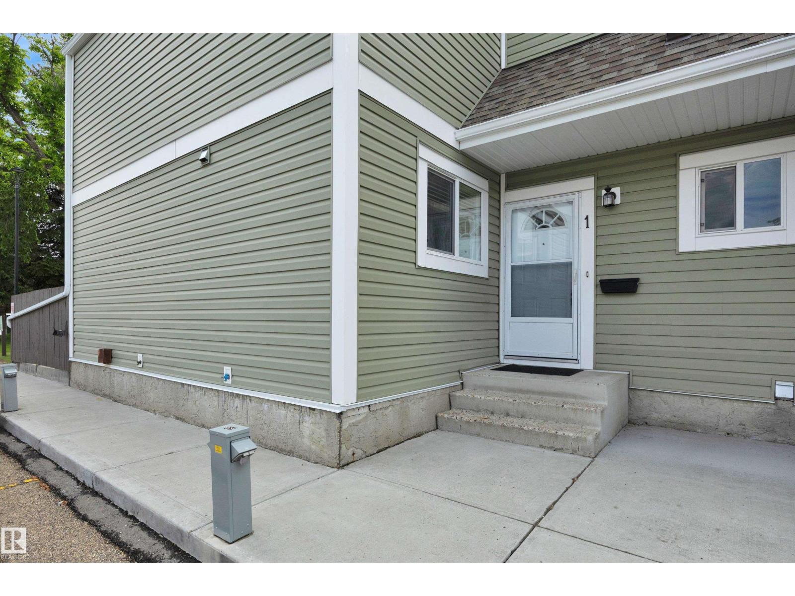 #1 1820 56 ST NW, Edmonton