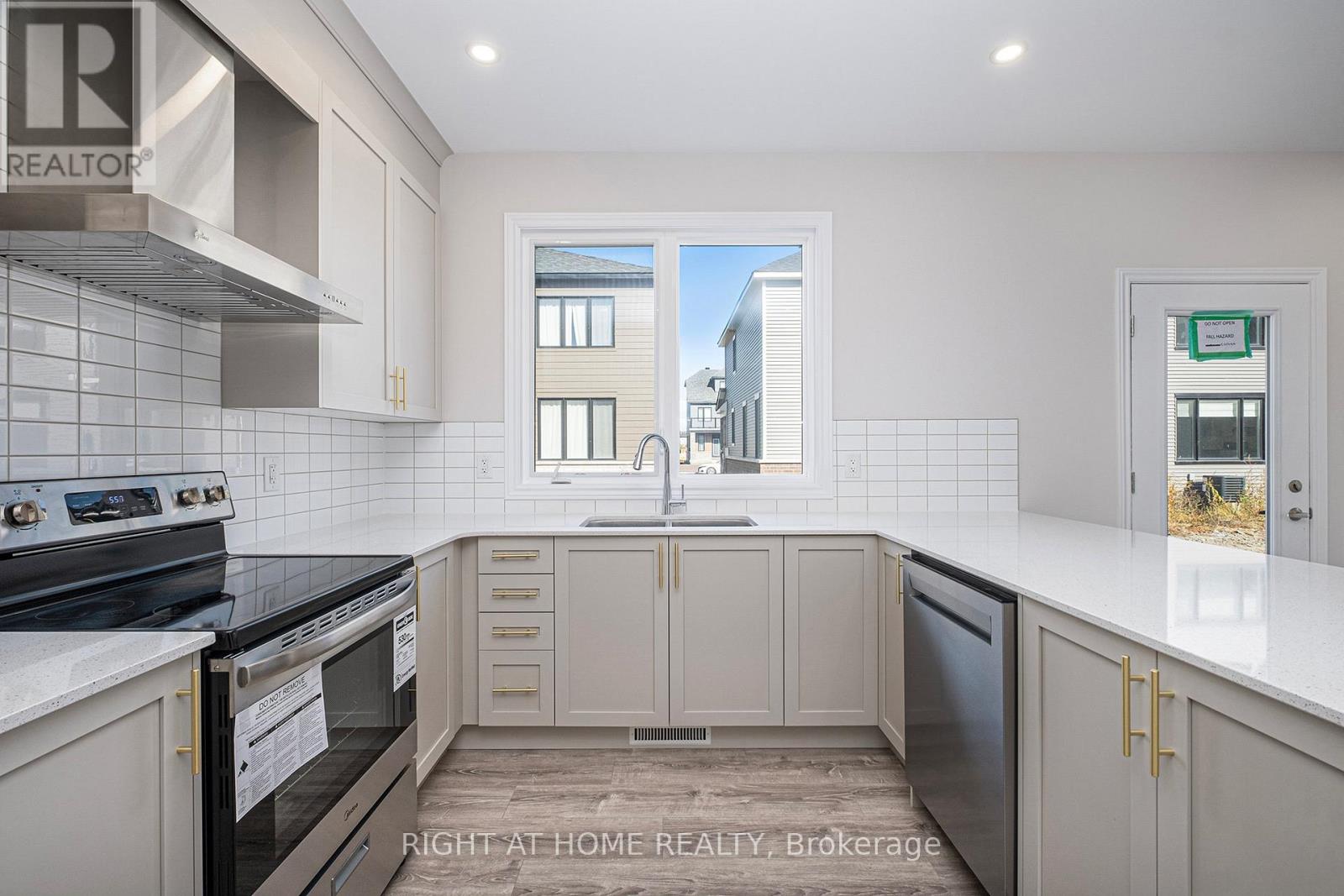 332 Peninsula Road, Ottawa, Ontario  K2J 7L3 - Photo 4 - X13534176
