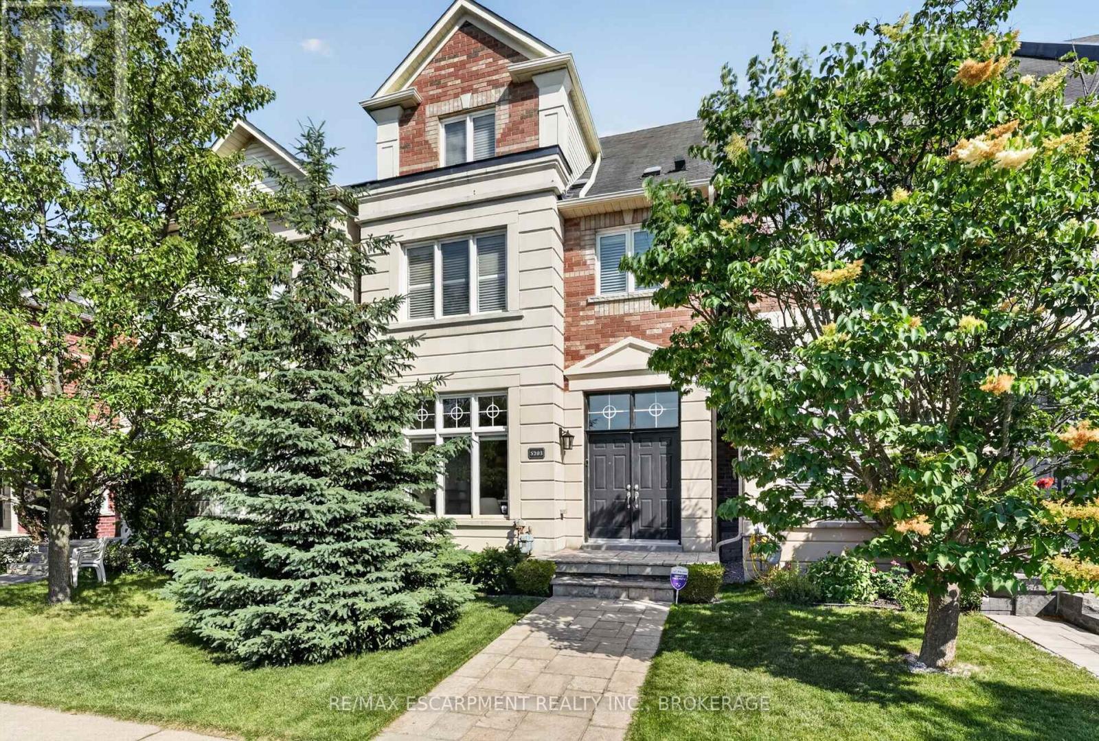 5203 Preservation Circle, Mississauga, Ontario  L5M 7T3 - Photo 2 - W13534184