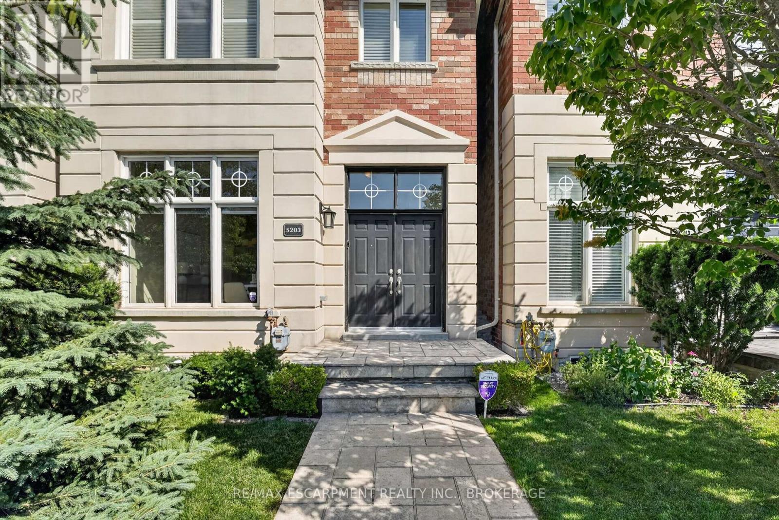 5203 Preservation Circle, Mississauga, Ontario  L5M 7T3 - Photo 3 - W13534184