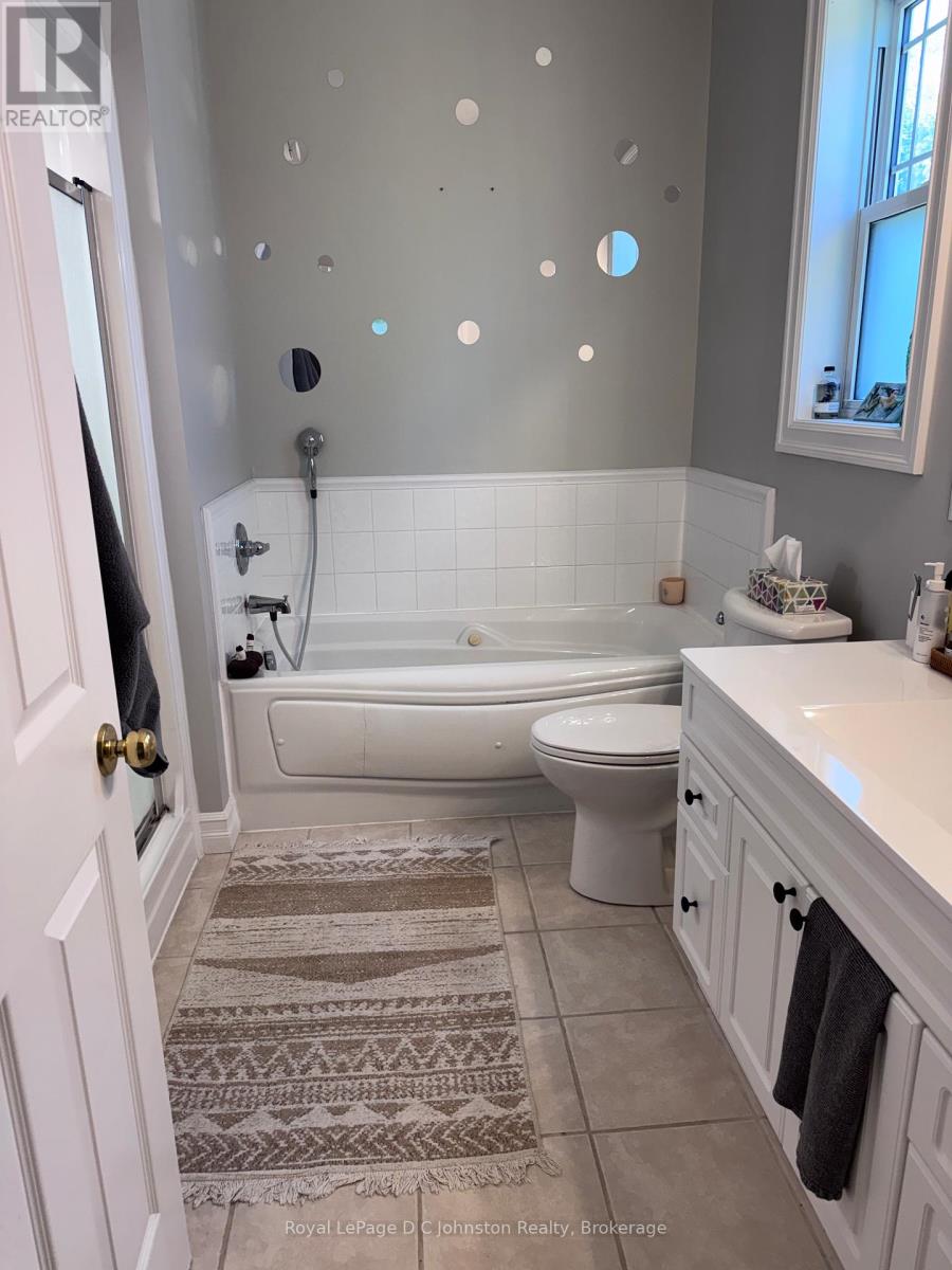 214 Emerald Drive S, Saugeen Shores, Ontario  N0H 2L0 - Photo 11 - X13524130