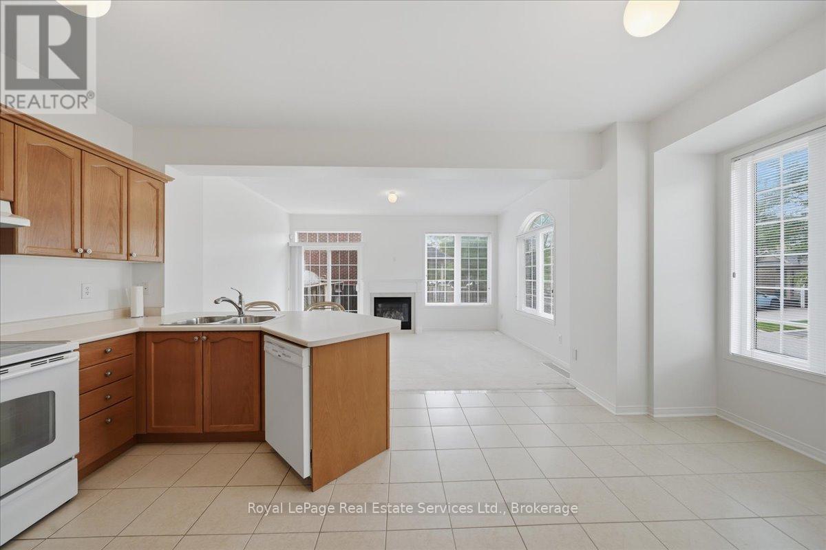 2395 Woodstock Trail, Oakville, Ontario  L6M 0C6 - Photo 14 - W13534168