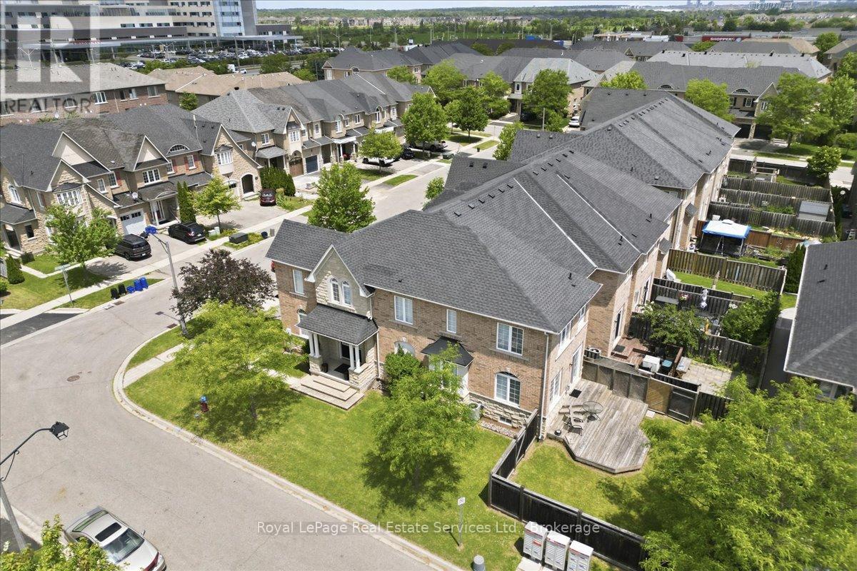 2395 Woodstock Trail, Oakville, Ontario  L6M 0C6 - Photo 2 - W13534168