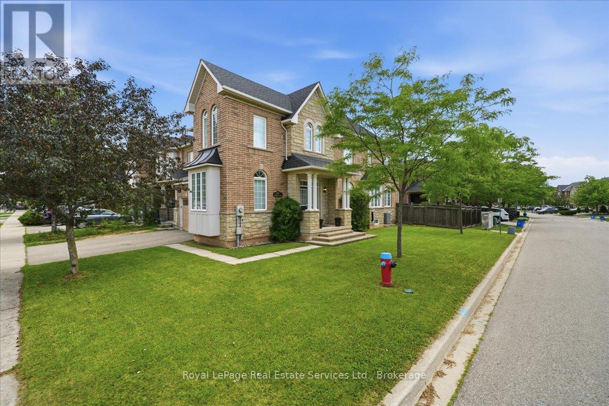 2395 Woodstock Trail, Oakville, Ontario  L6M 0C6 - Photo 3 - W13534168