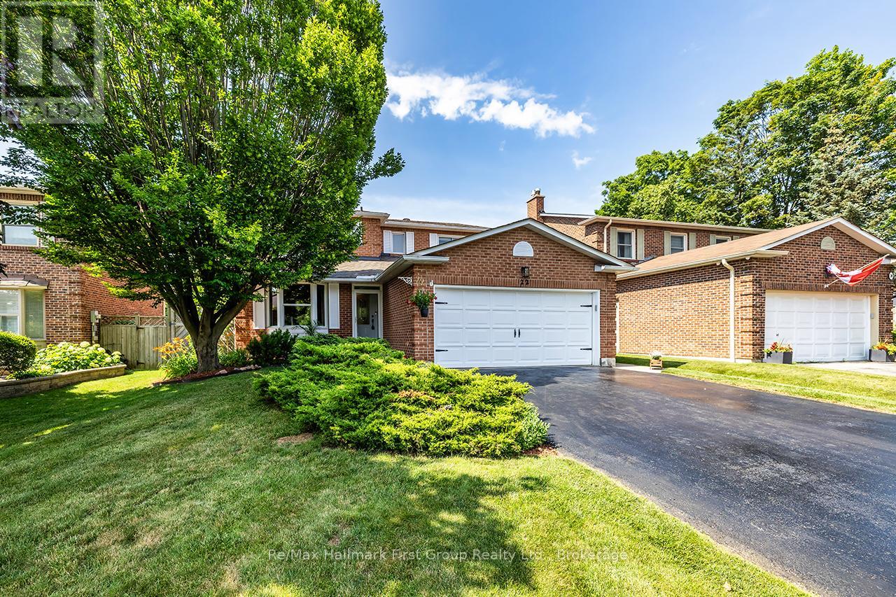 22 Ladies College Drive, Whitby, Ontario  L1N 6H3 - Photo 2 - E13534102