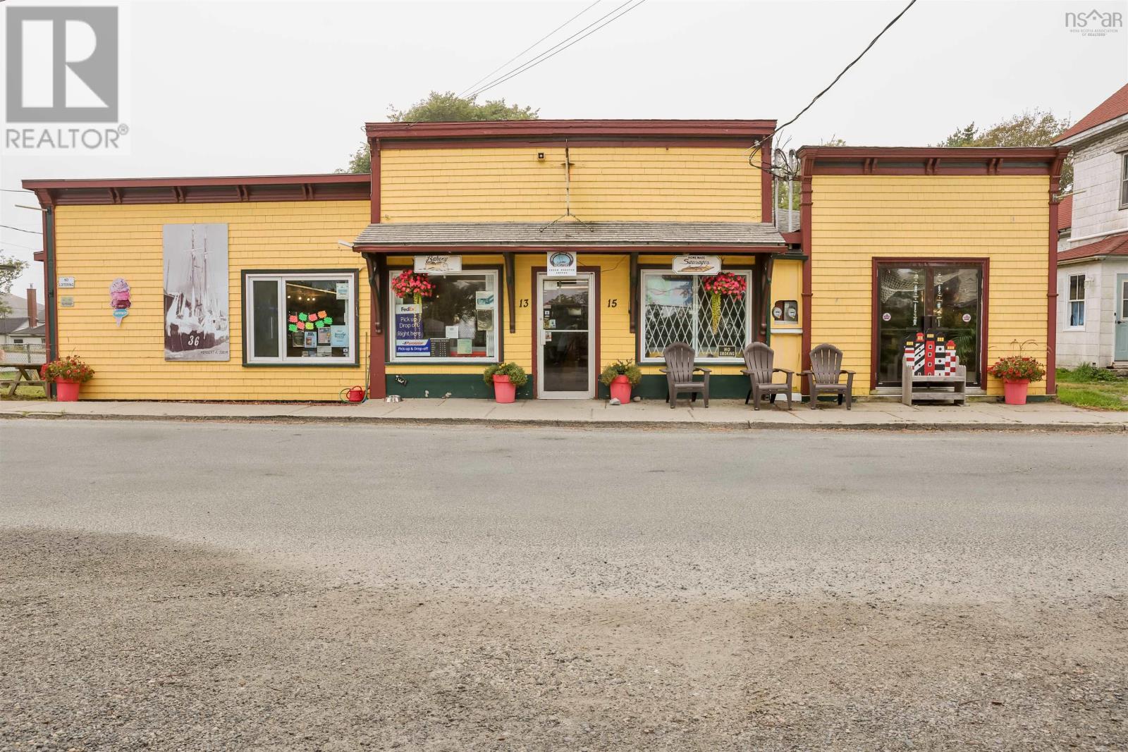 15 North Street, Lockeport, Nova Scotia  B0T 1L0 - Photo 2 - 202523228