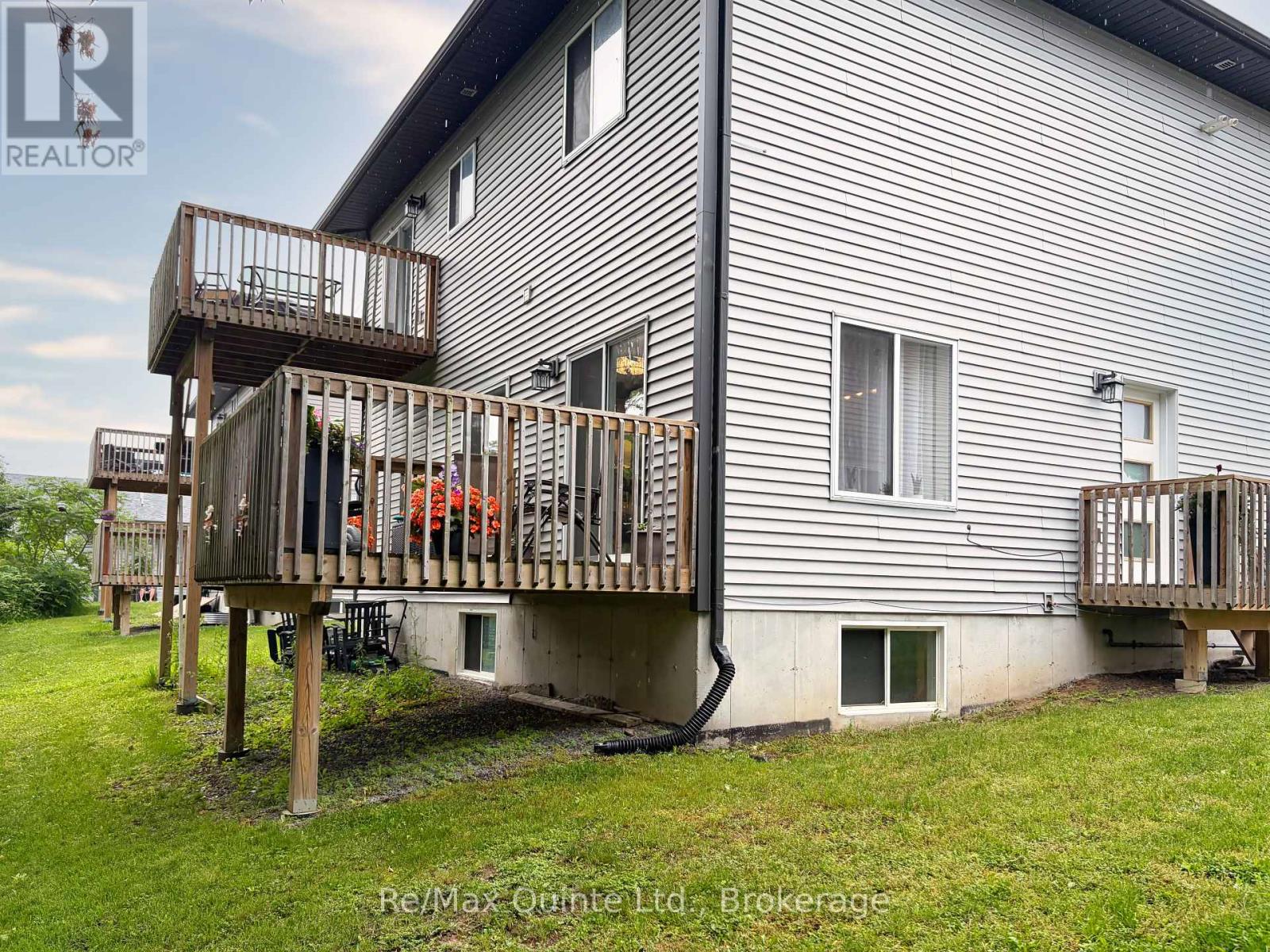 76 Ridgeway Place, Belleville, Ontario  K8P 0E6 - Photo 3 - X13534008