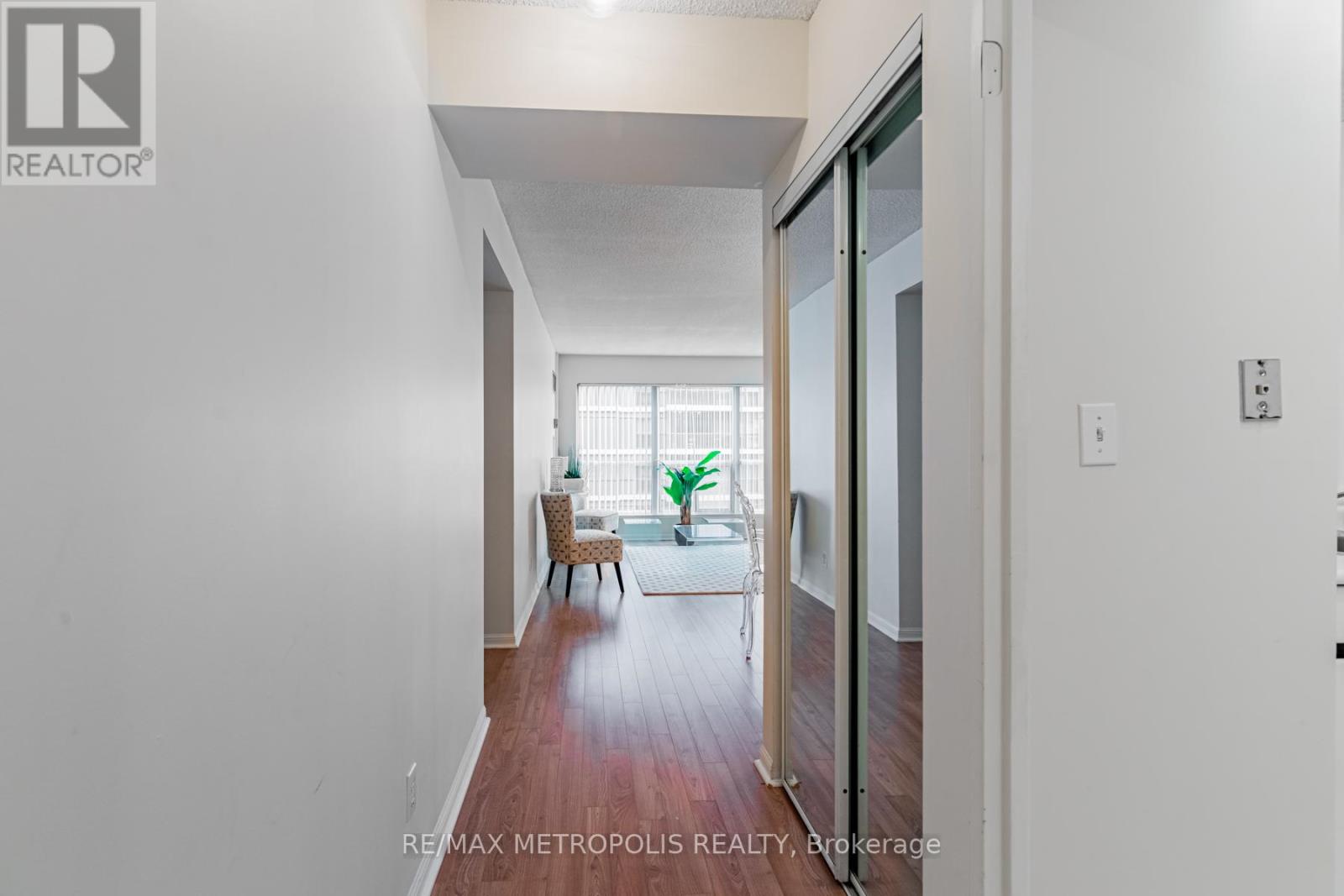601 - 7 Carlton Street, Toronto, Ontario  M5B 2M3 - Photo 2 - C13533960