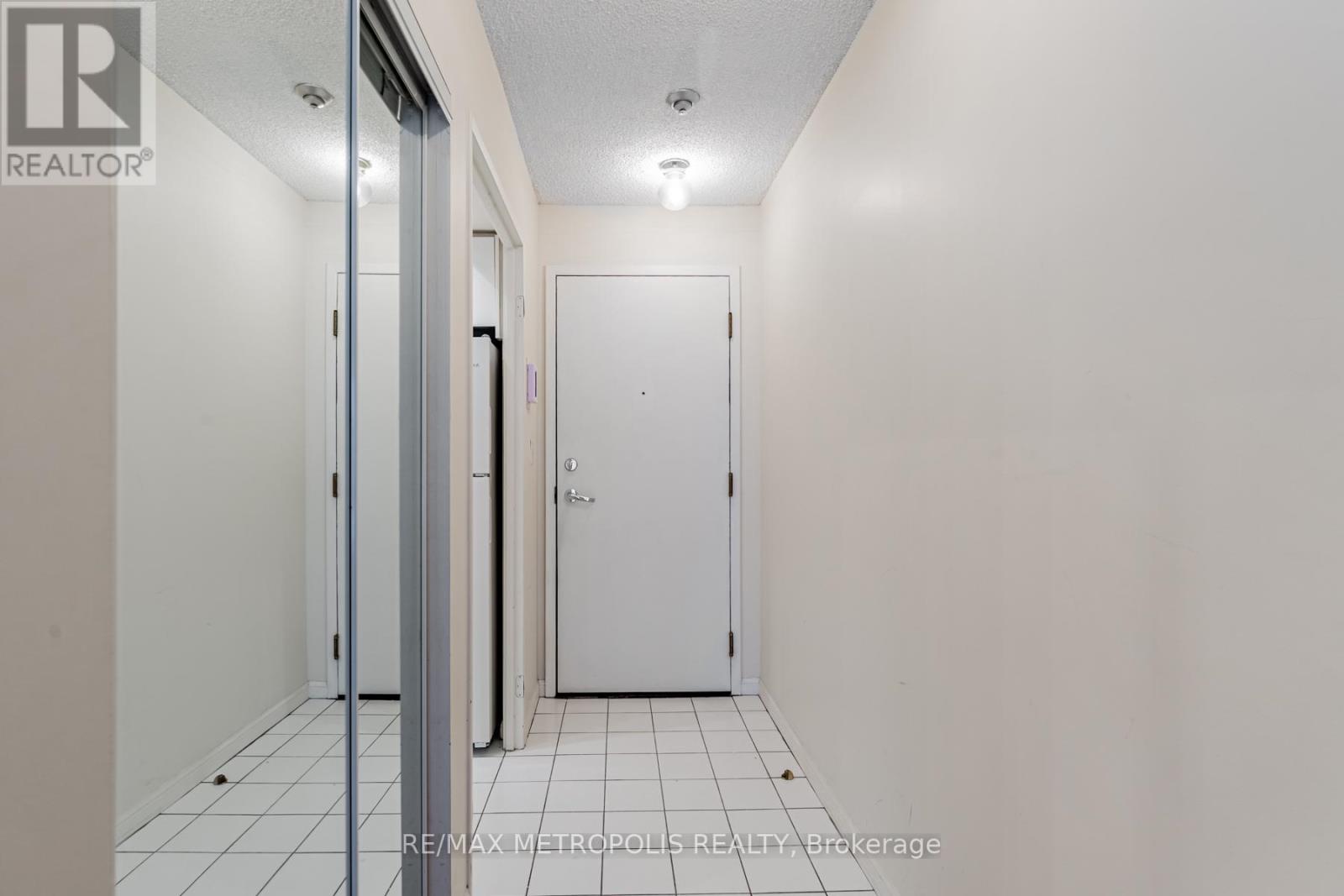 601 - 7 Carlton Street, Toronto, Ontario  M5B 2M3 - Photo 3 - C13533960