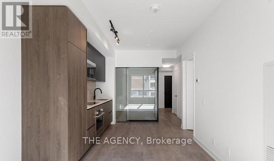 712 - 108 Peter Street, Toronto, Ontario  M5V 0W2 - Photo 3 - C13533994