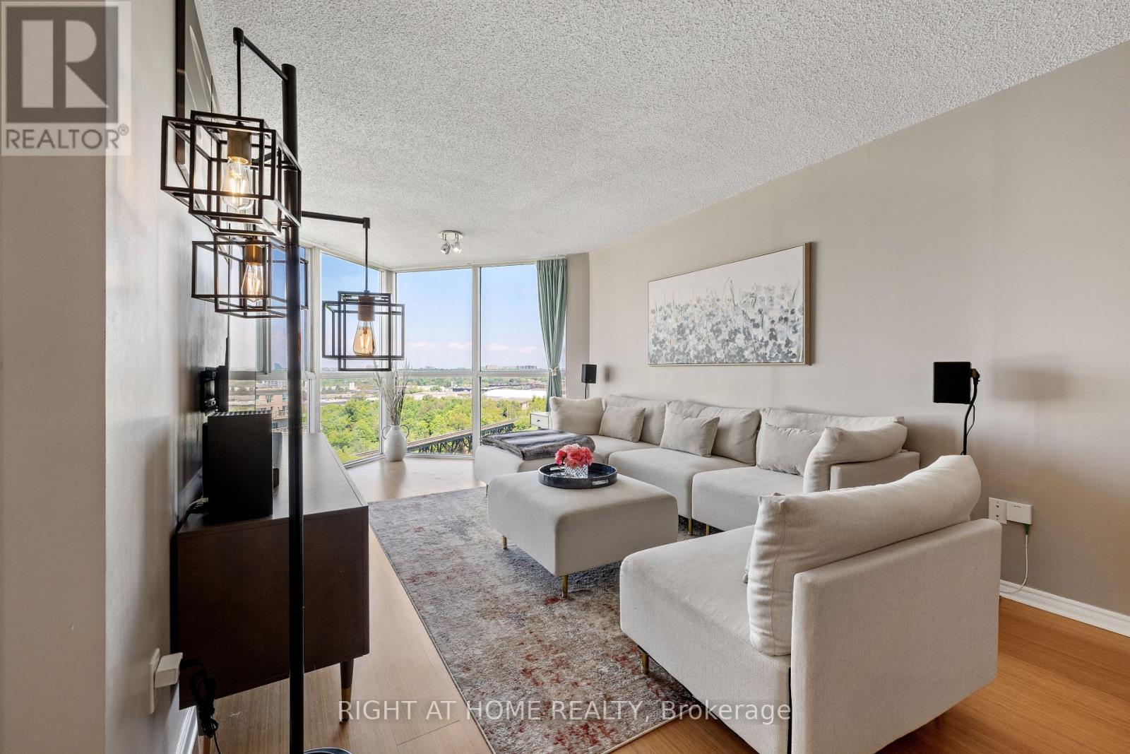 1310 - 7 Concorde Place, Toronto, Ontario  M3C 3N4 - Photo 3 - C13534028