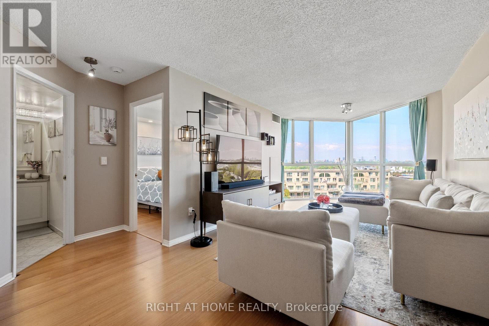1310 - 7 Concorde Place, Toronto, Ontario  M3C 3N4 - Photo 5 - C13534028