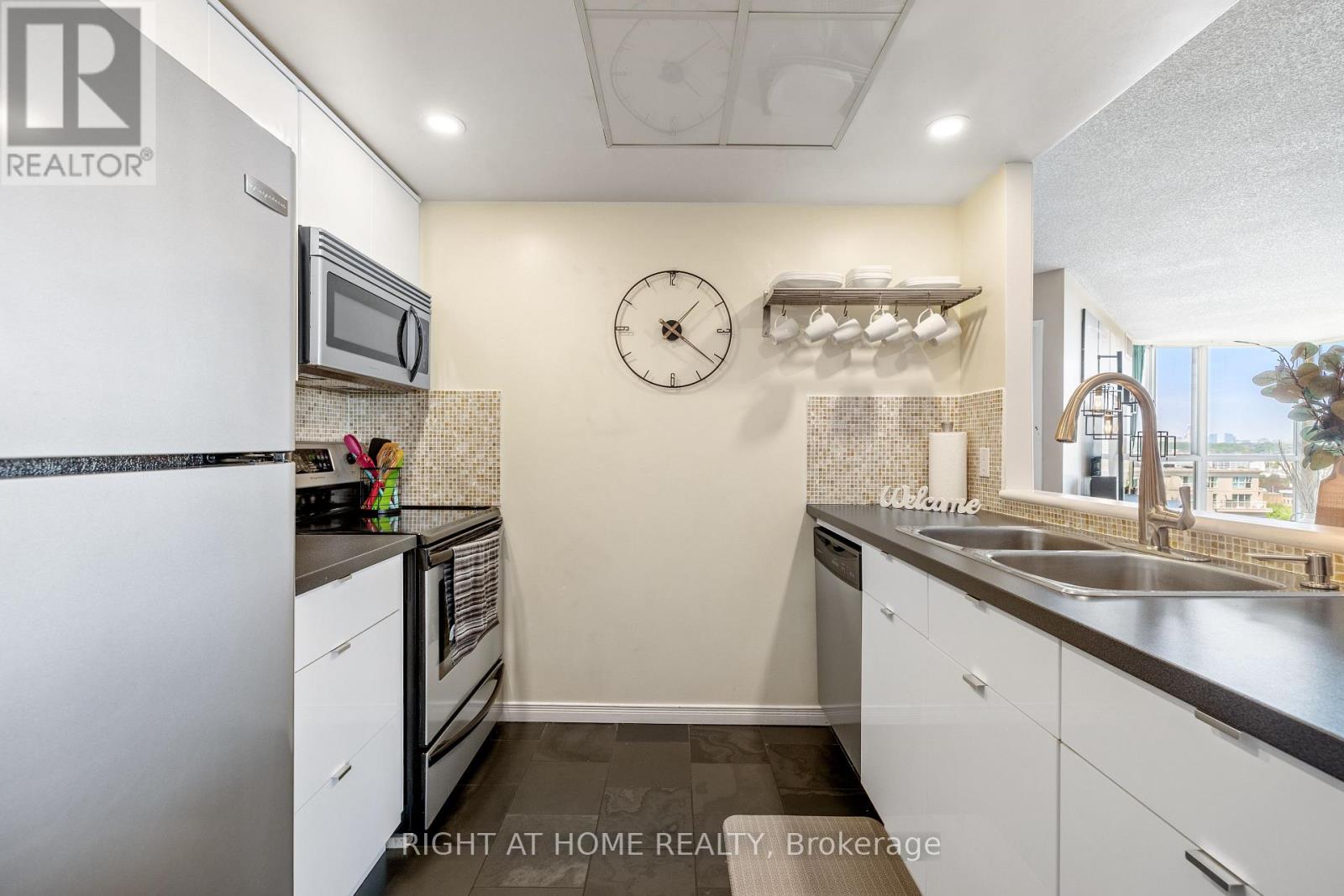 1310 - 7 Concorde Place, Toronto, Ontario  M3C 3N4 - Photo 6 - C13534028
