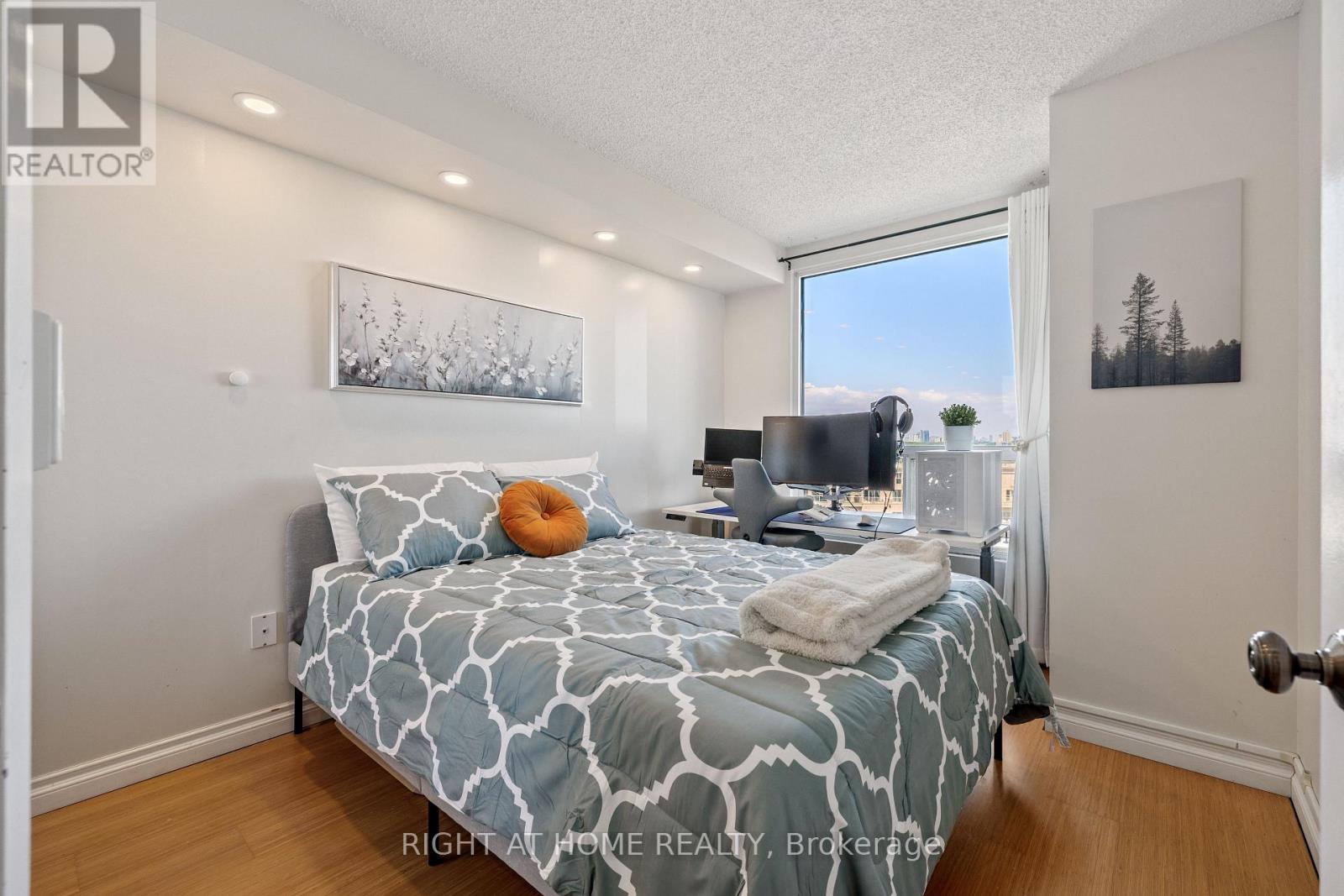 1310 - 7 Concorde Place, Toronto, Ontario  M3C 3N4 - Photo 7 - C13534028