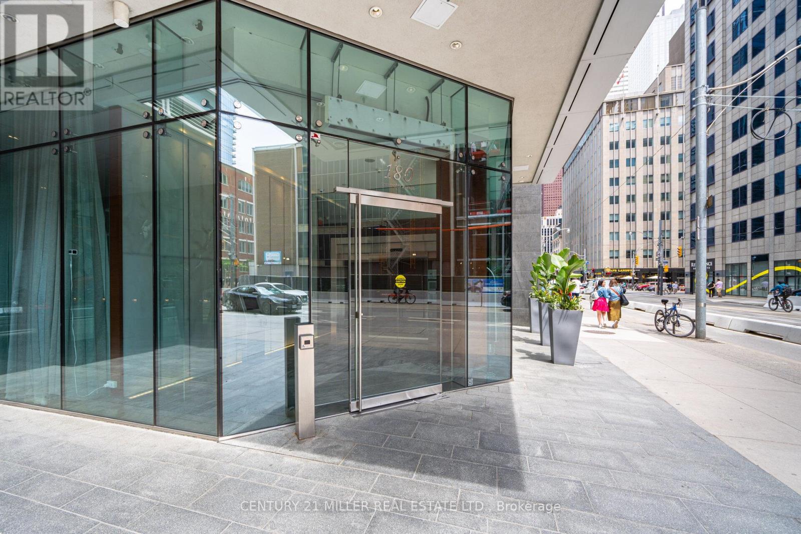 2705 - 180 University Avenue, Toronto, Ontario M5H 0A2 - Photo 2 - C13534218