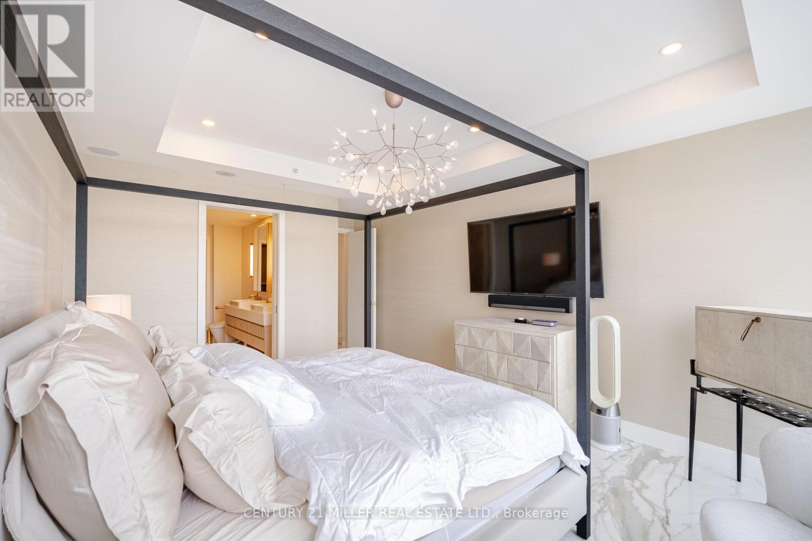 2705 - 180 University Avenue, Toronto, Ontario M5H 0A2 - Photo 35 - C13534218