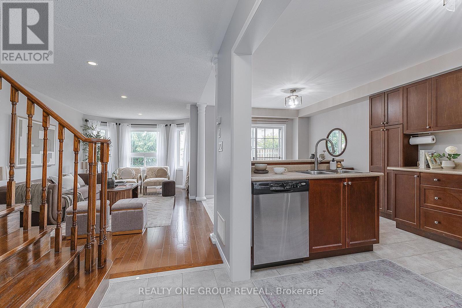 528 Luple Avenue, Oshawa, Ontario  L1K 0K9 - Photo 3 - E13533956