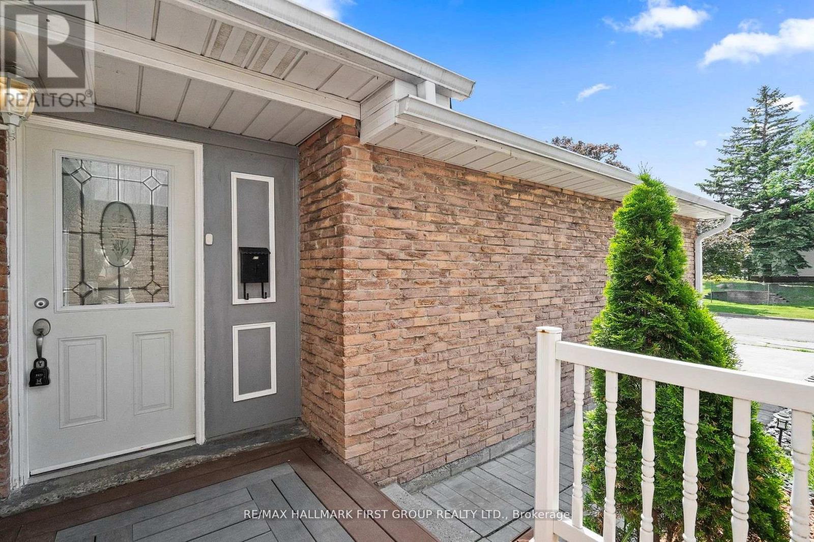 543 Dorchester Drive, Oshawa, Ontario  L1J 6L3 - Photo 2 - E13534002