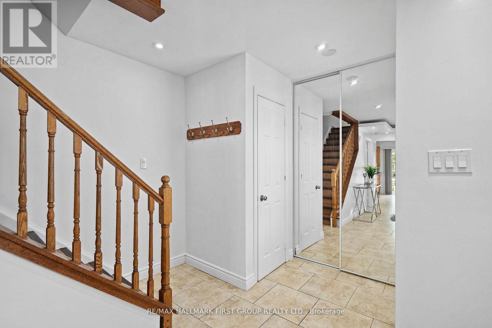 543 Dorchester Drive, Oshawa, Ontario  L1J 6L3 - Photo 4 - E13534002