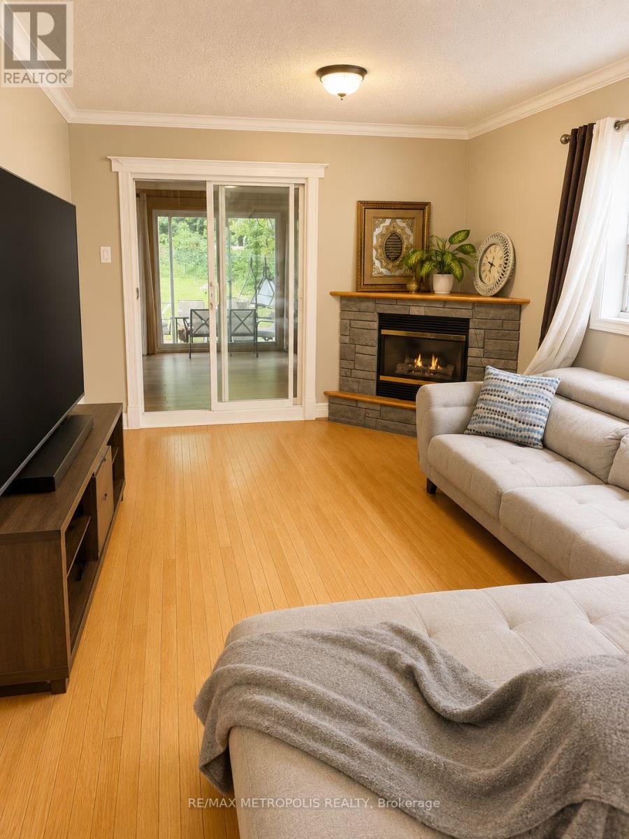Main & Upper - 57 Midland Avenue, Toronto, Ontario M1N 3Z8 - Photo 16 - E13534032