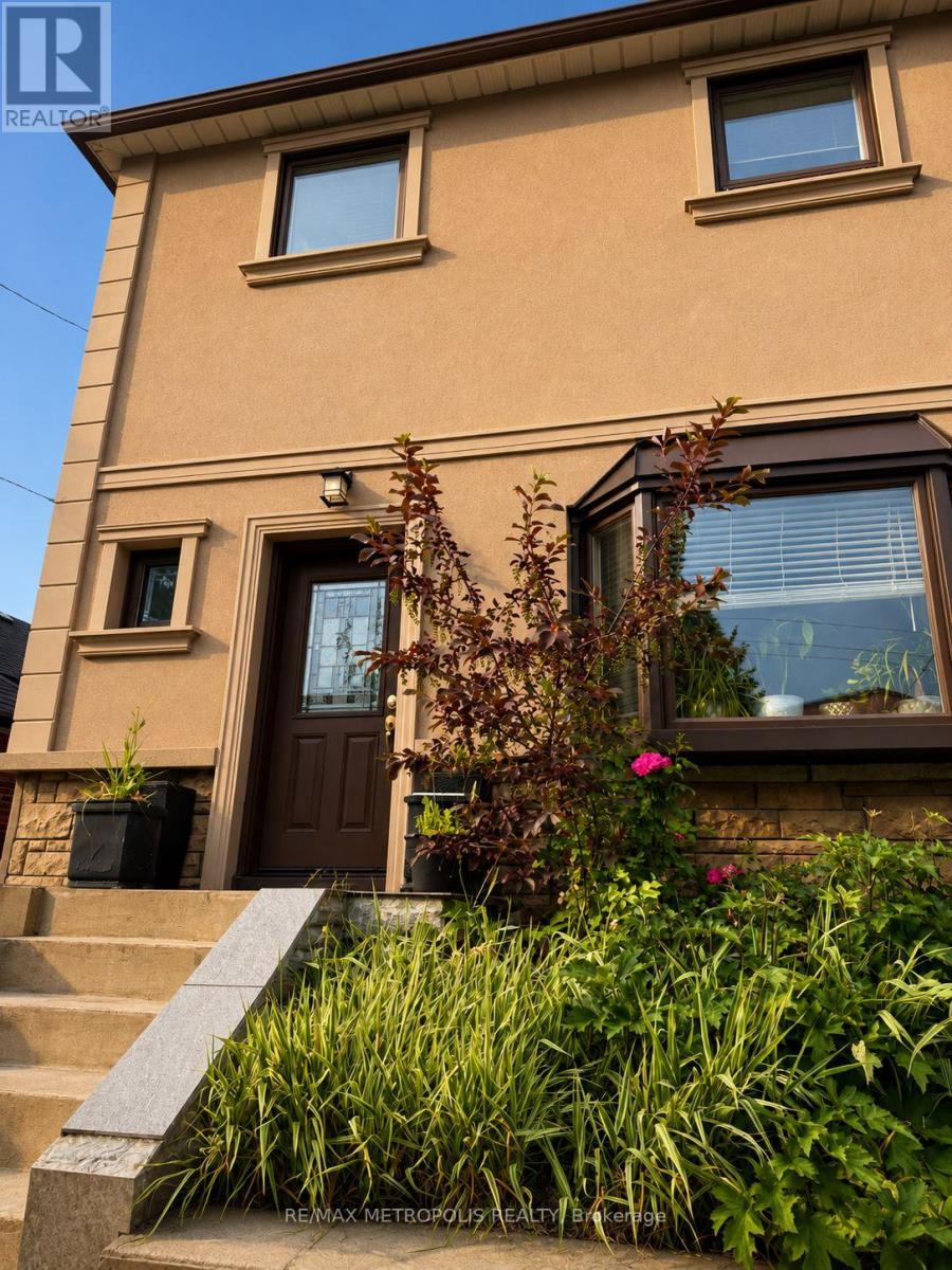 Main & Upper - 57 Midland Avenue, Toronto, Ontario M1N 3Z8 - Photo 3 - E13534032
