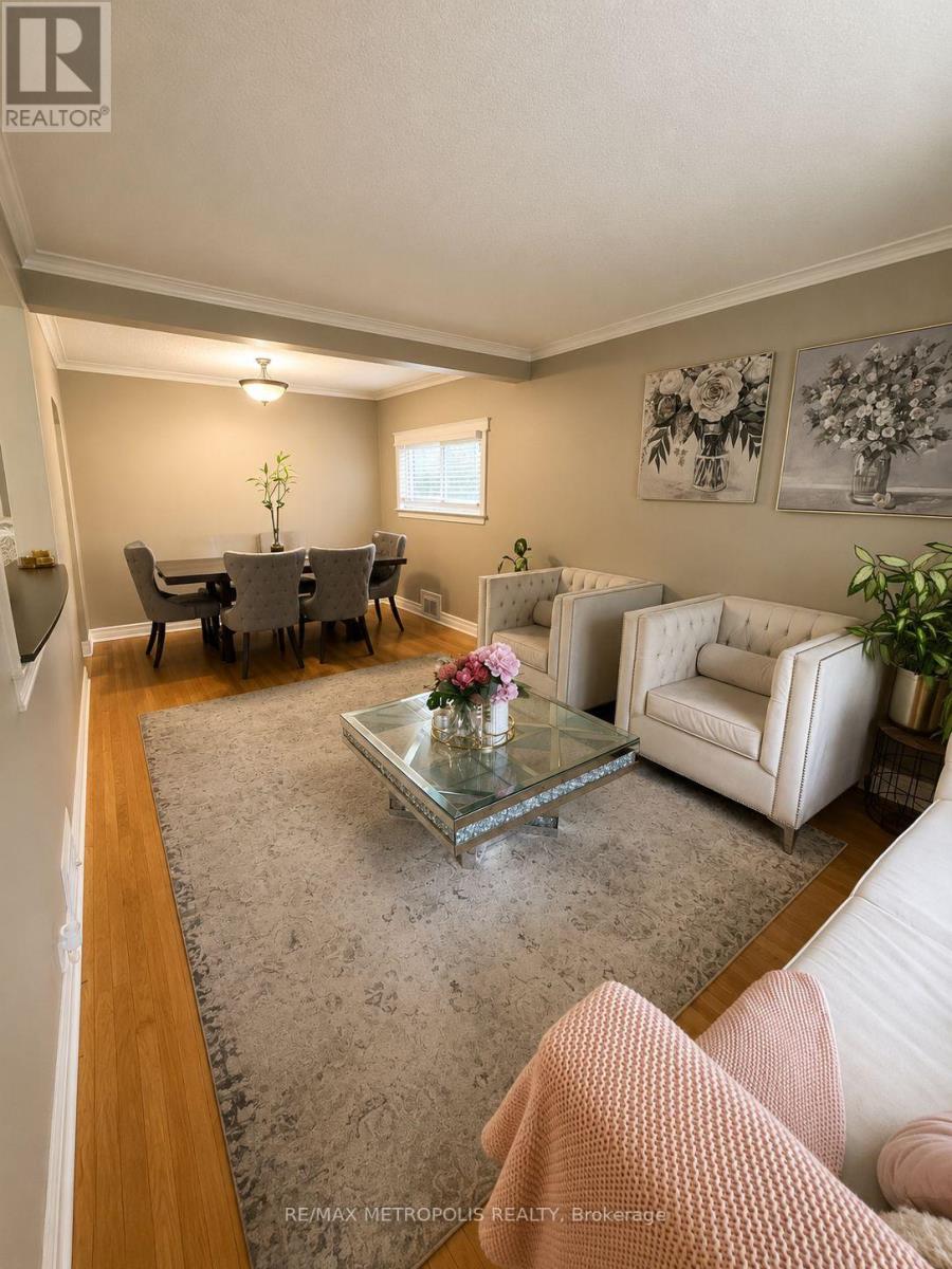 Main & Upper - 57 Midland Avenue, Toronto, Ontario M1N 3Z8 - Photo 4 - E13534032