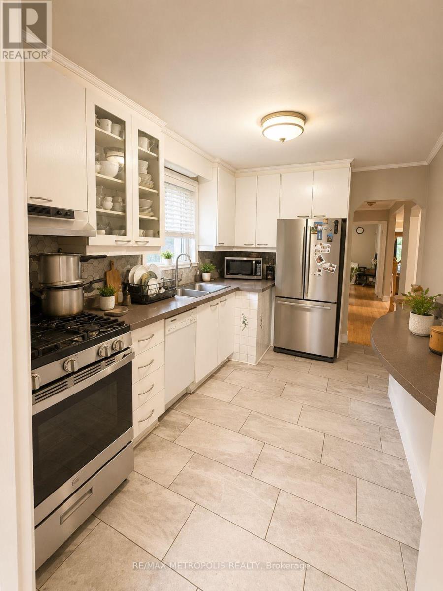Main & Upper - 57 Midland Avenue, Toronto, Ontario M1N 3Z8 - Photo 7 - E13534032