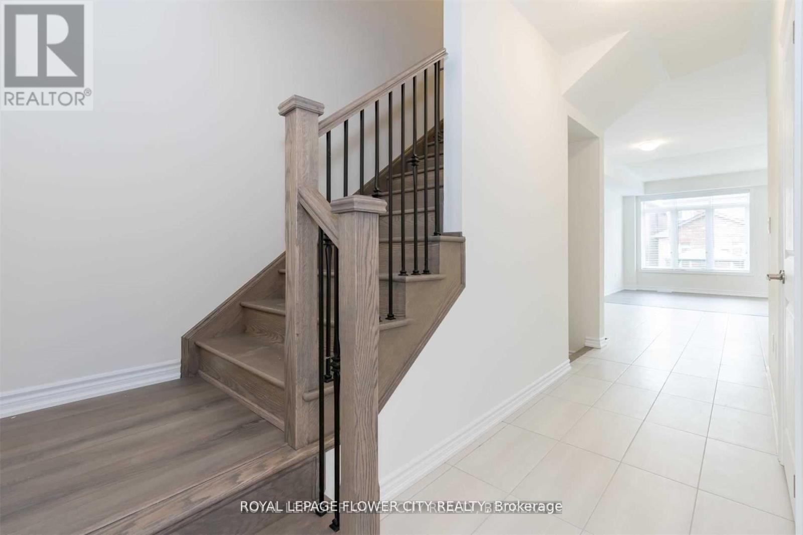 2282 Grainger Loop Crescent, Innisfil, Ontario  L9S 0M9 - Photo 4 - N13533968