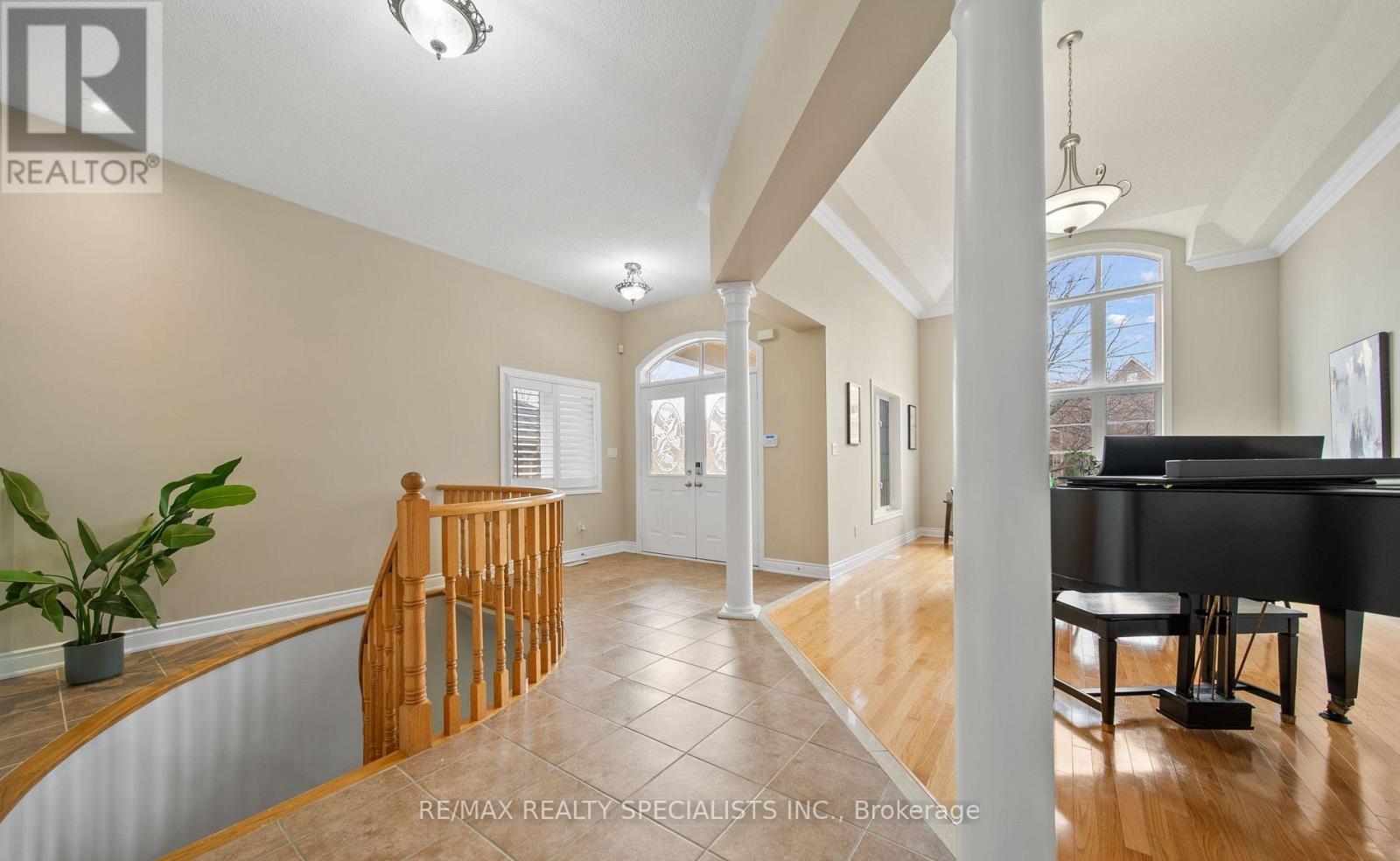 31 Saint Hubert Drive, Brampton, Ontario  L6P 1W1 - Photo 5 - W13532472
