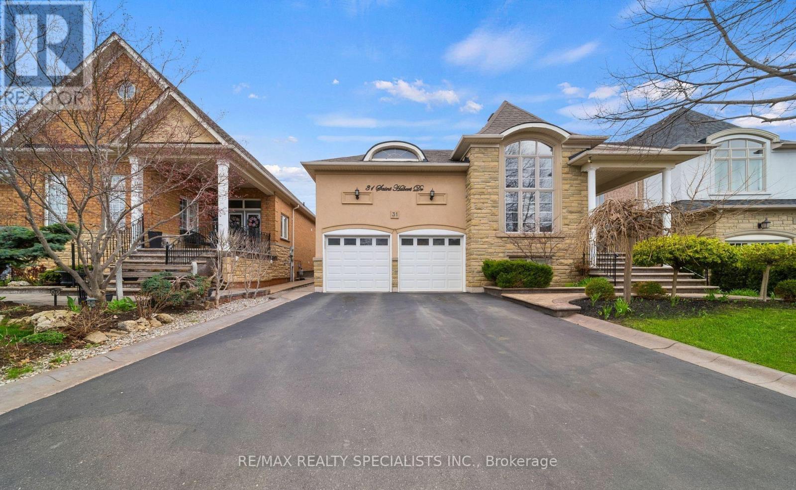 31 Saint Hubert Drive, Brampton, Ontario  L6P 1W1 - Photo 2 - W13532472