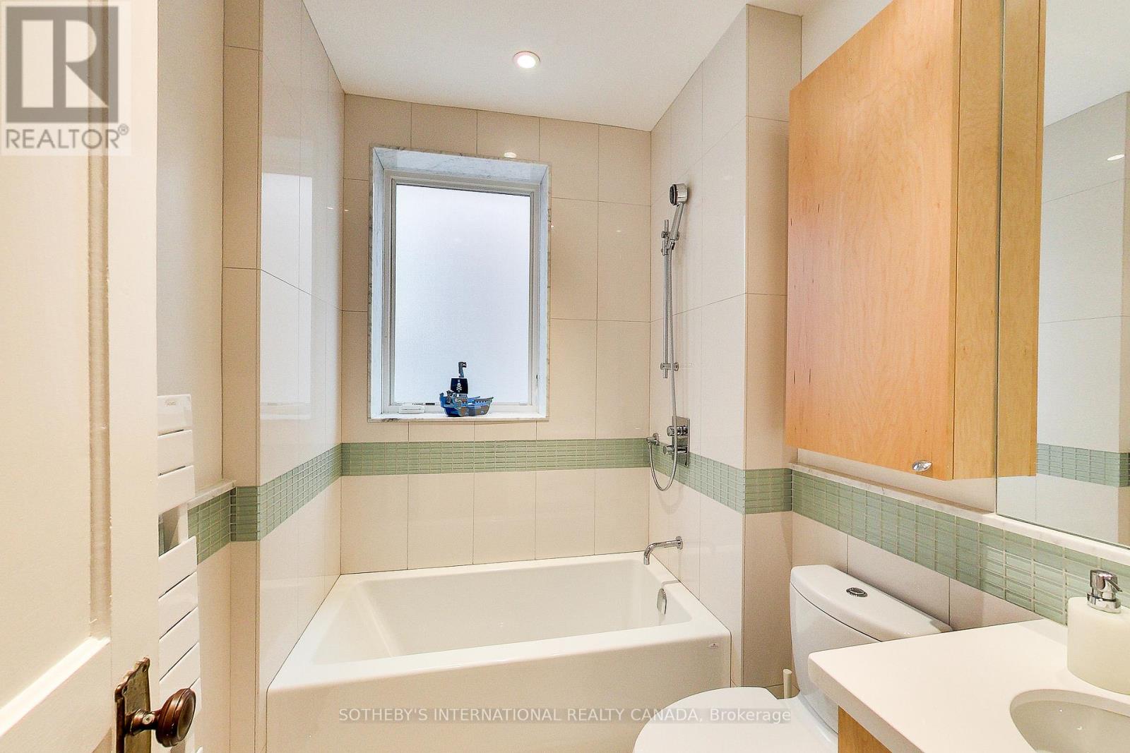114 Westmount Avenue, Toronto, Ontario  M6H 3K4 - Photo 15 - W13533962