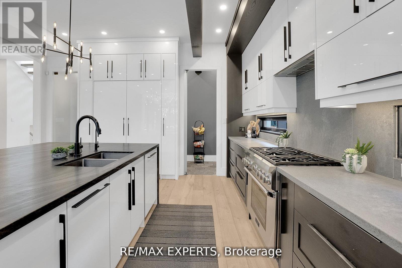 7 Woodvalley Drive, Toronto, Ontario M9A 4H2 - Photo 10 - W13534132