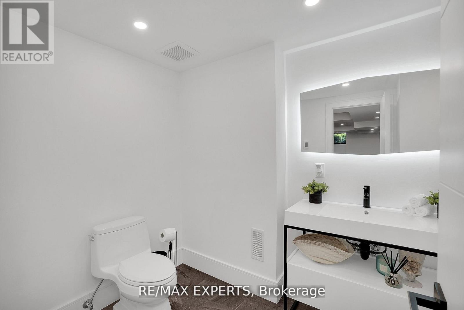 7 Woodvalley Drive, Toronto, Ontario M9A 4H2 - Photo 36 - W13534132