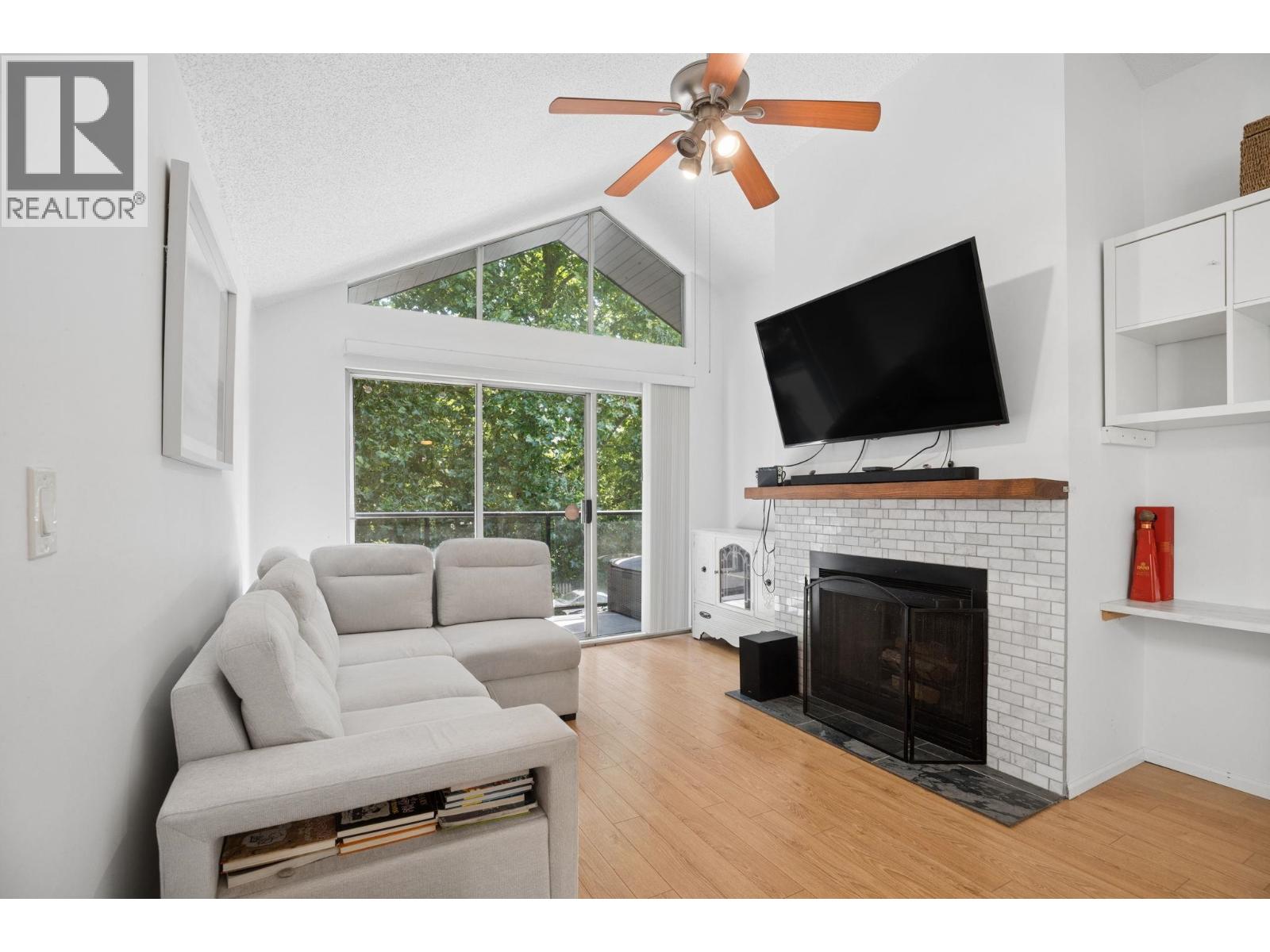 303 230 Mowat Street, New Westminster, British Columbia  V3M 4B2 - Photo 4 - R3143411