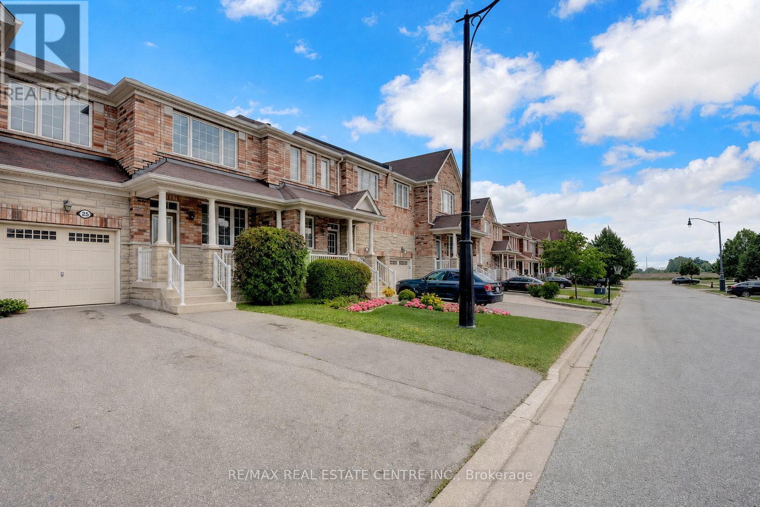 25 Shediac Road, Brampton, Ontario  L6Y 0V8 - Photo 4 - W13533378